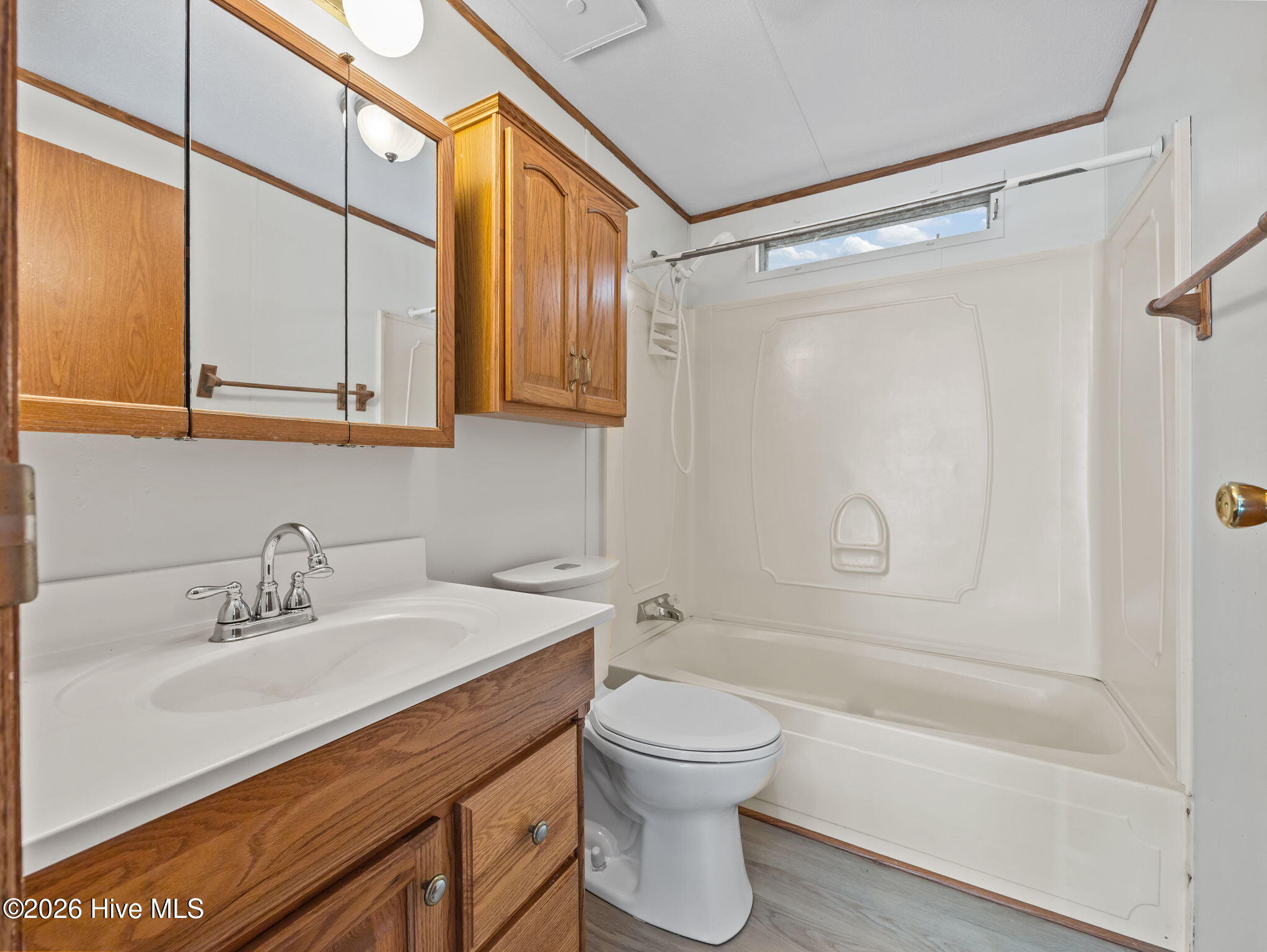 100565011 | Photo 32