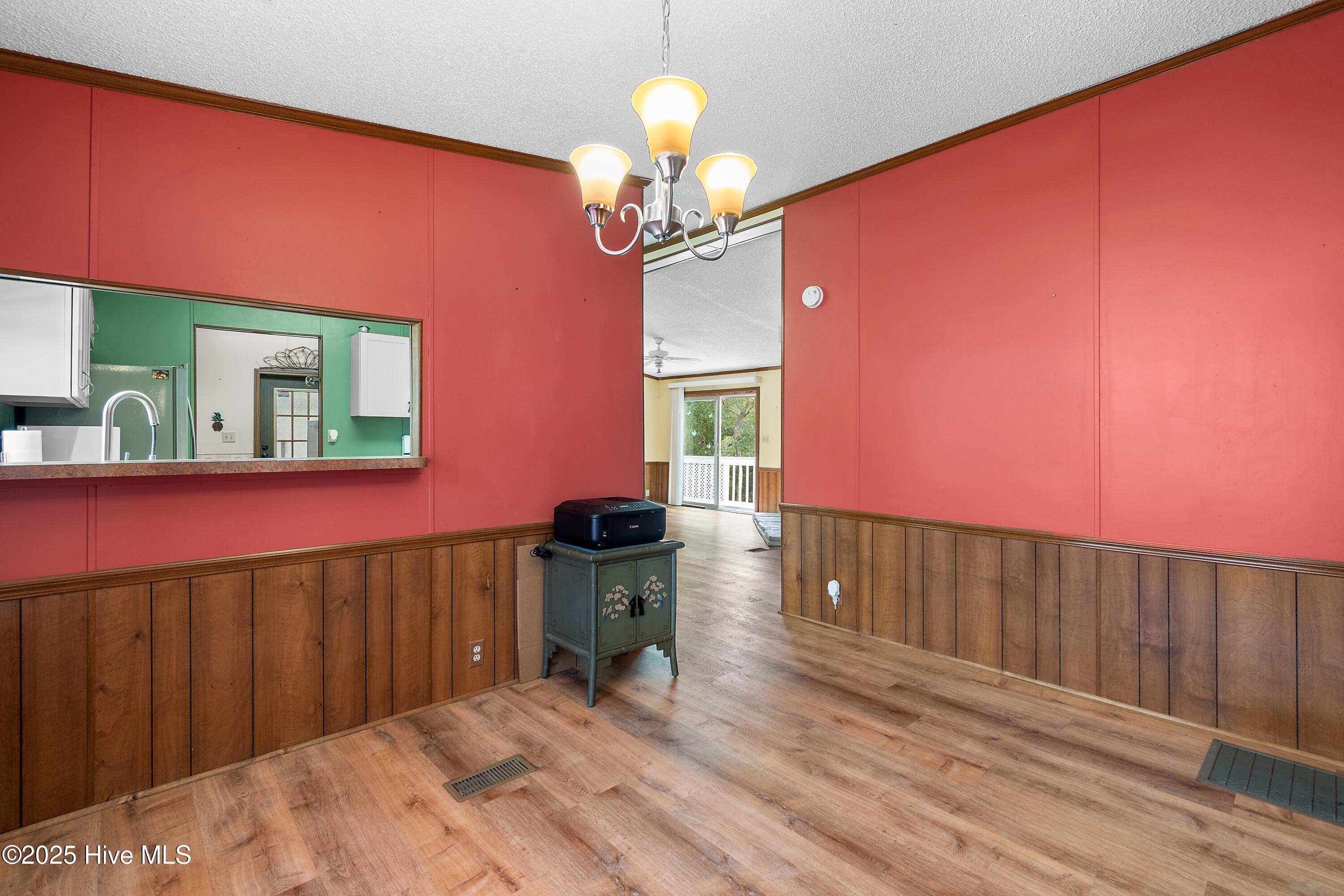 100538927 | Photo 12