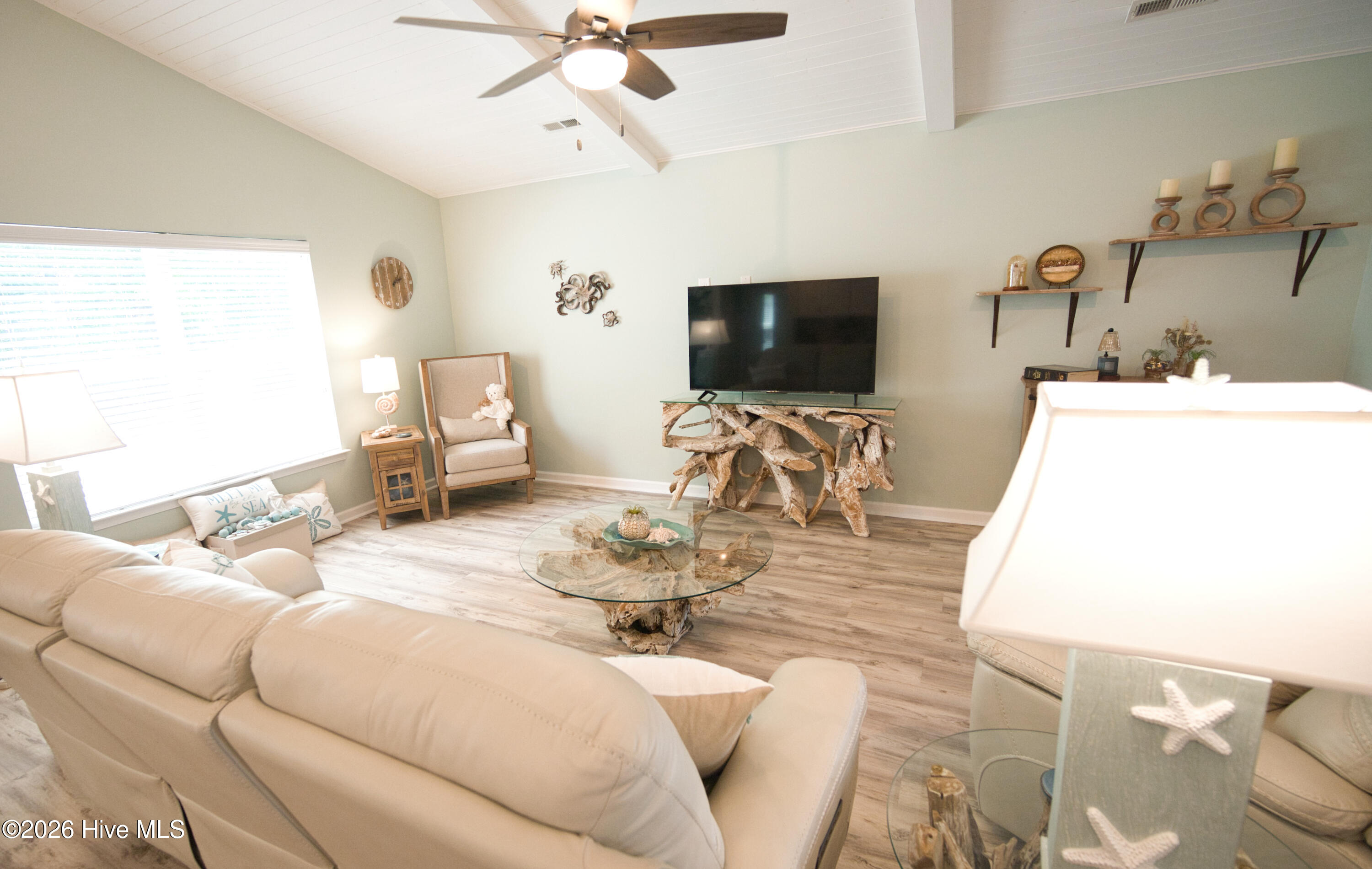 100569889 | Photo 20