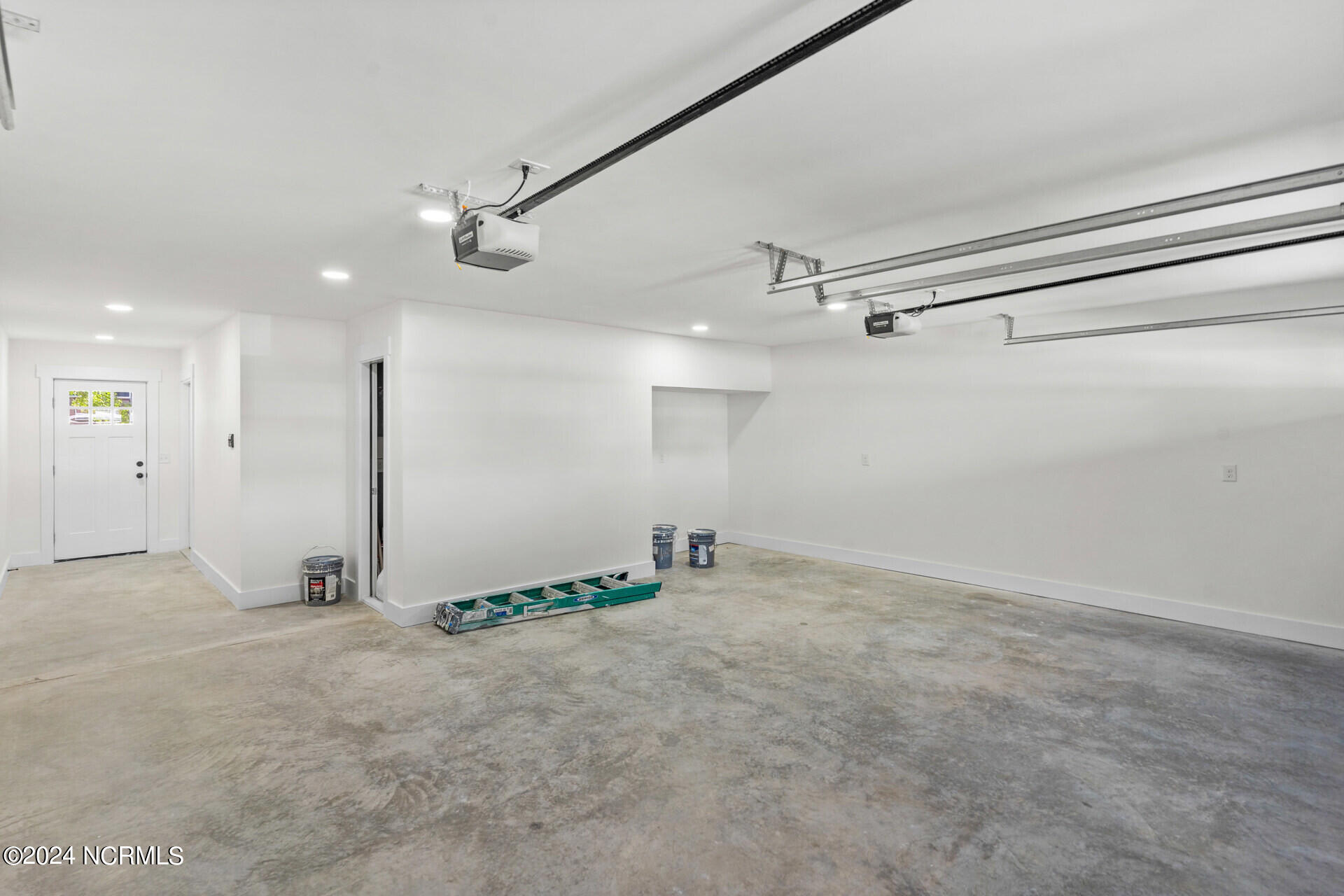 100549617 | Photo 32