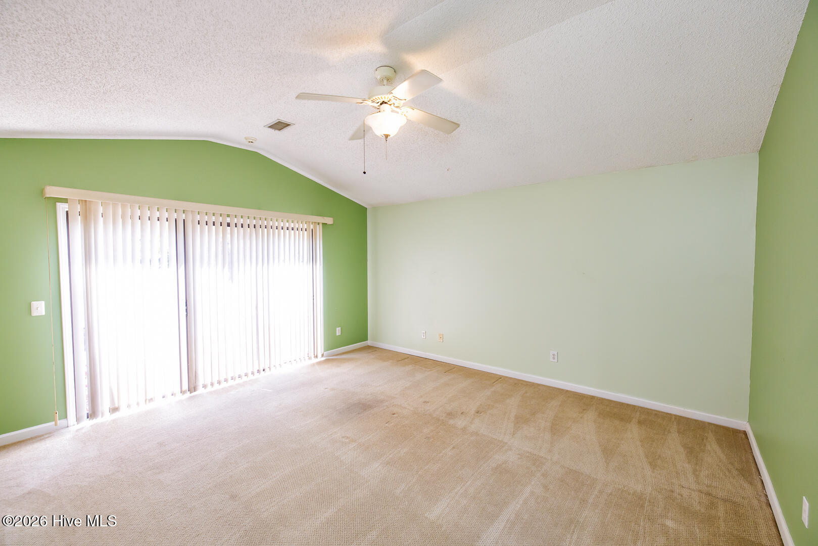 100567936 | Photo 16