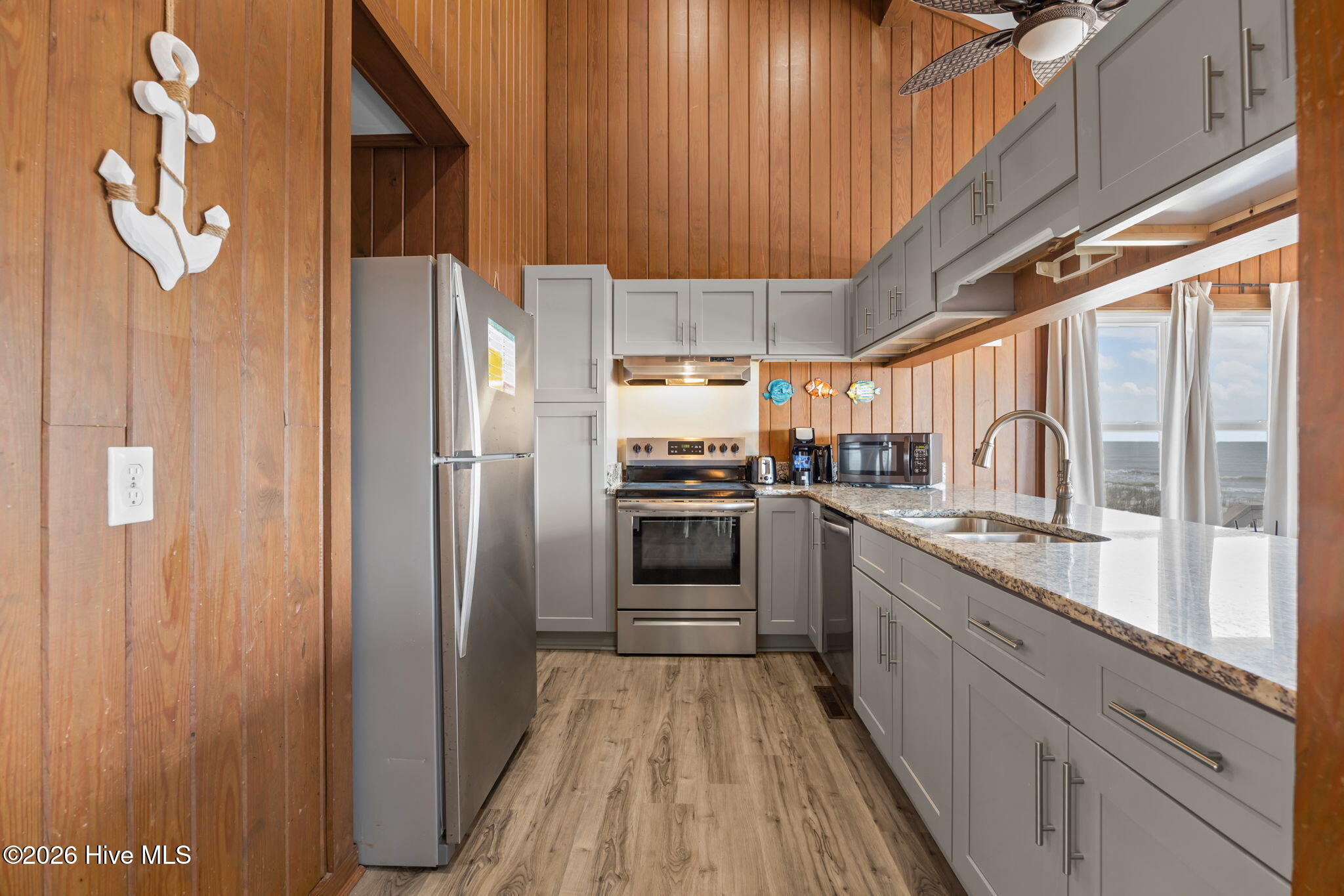 100565925 | Photo 34