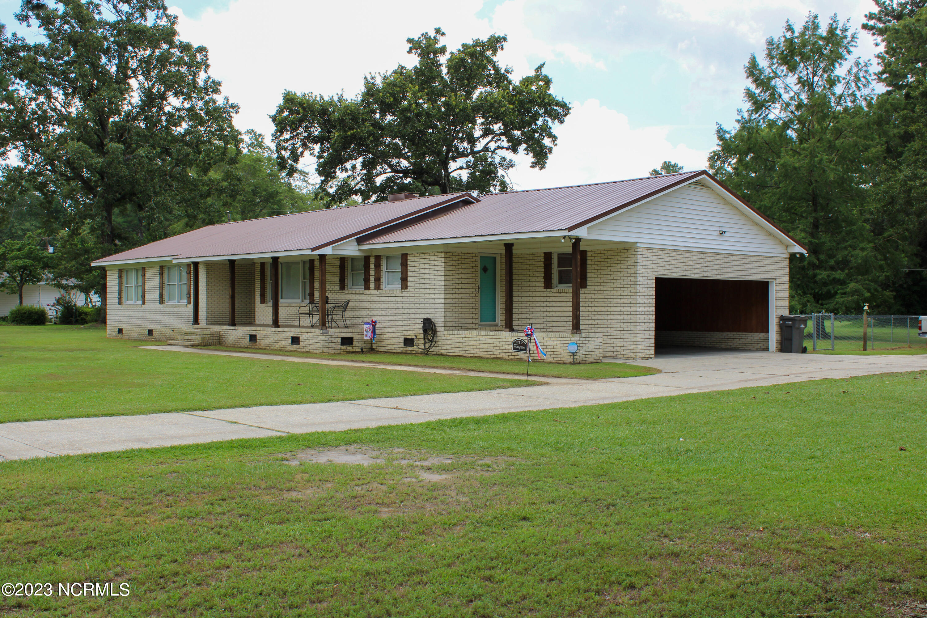 3rd image of 221 E Bladen St, Bladenboro, NC 28320 | MLS# 100594315