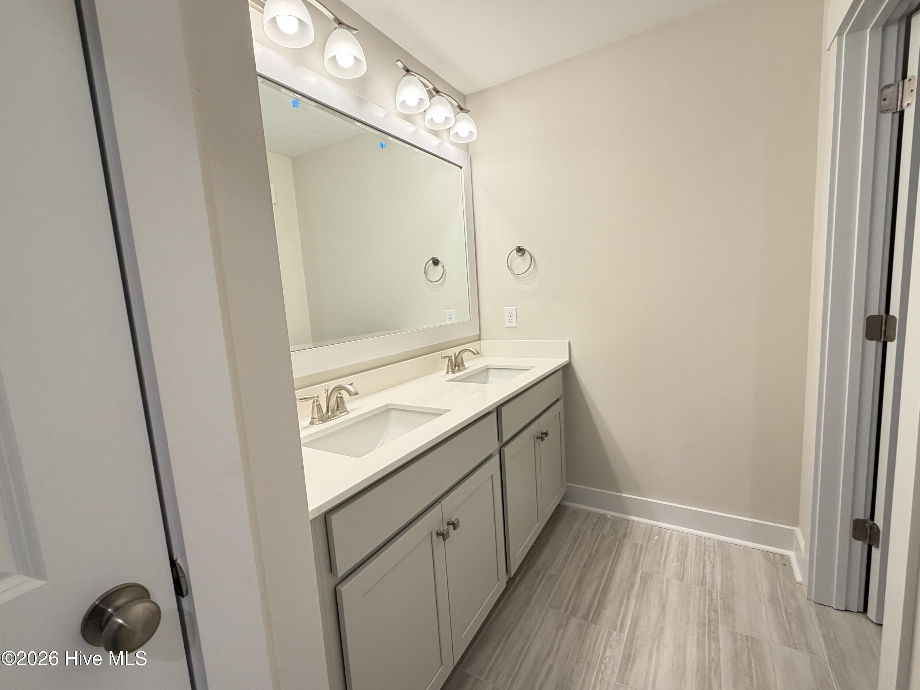 100542700 | Photo 23