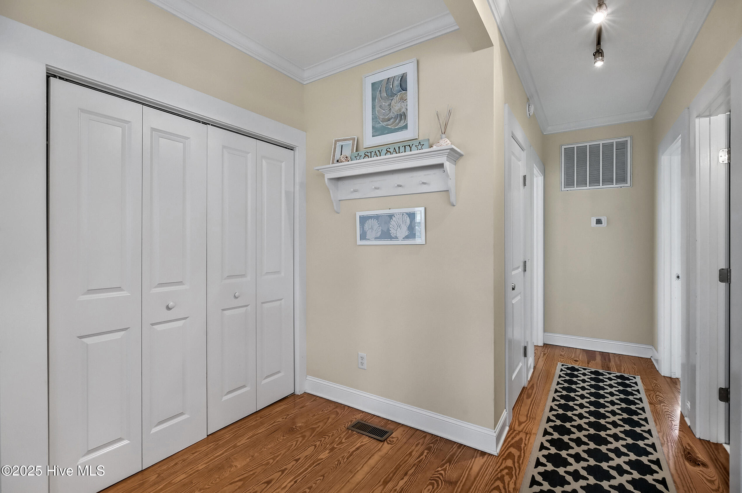 100557922 | Photo 24