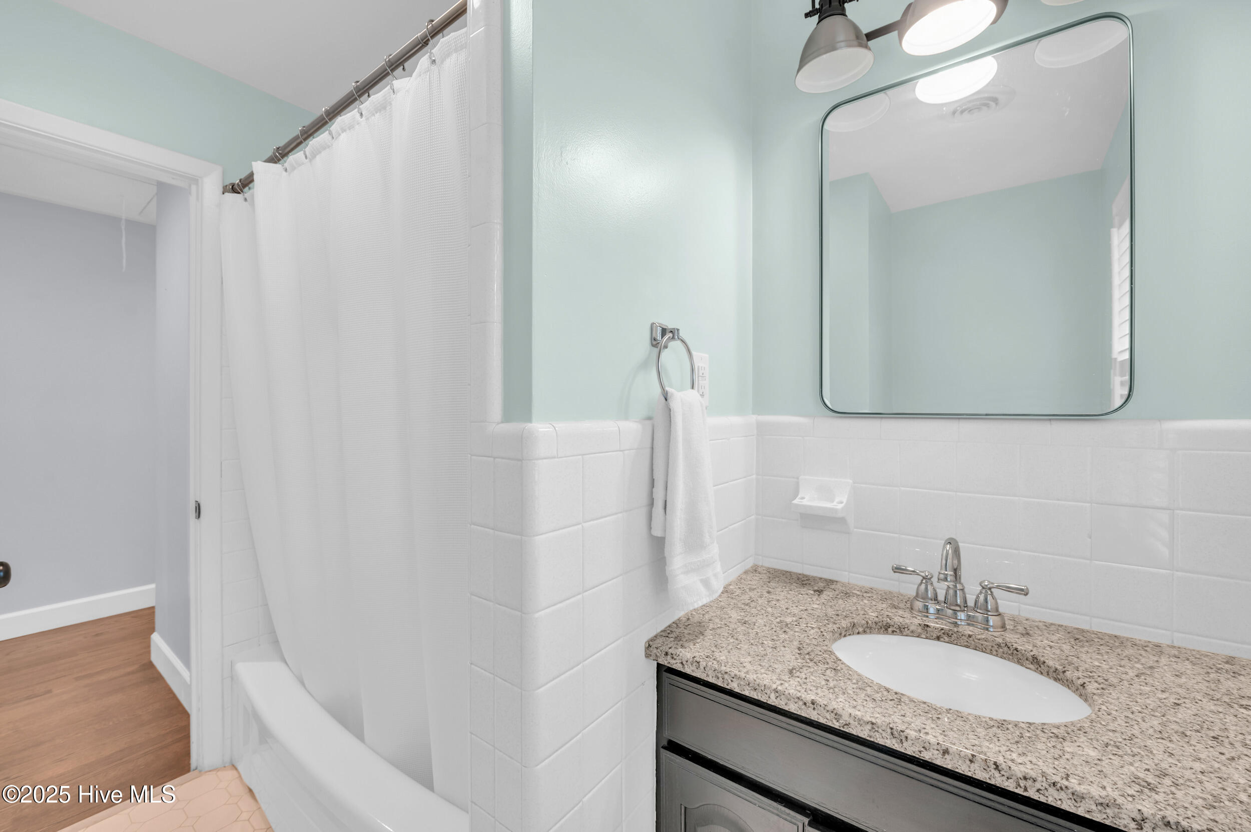 100538722 | Photo 26