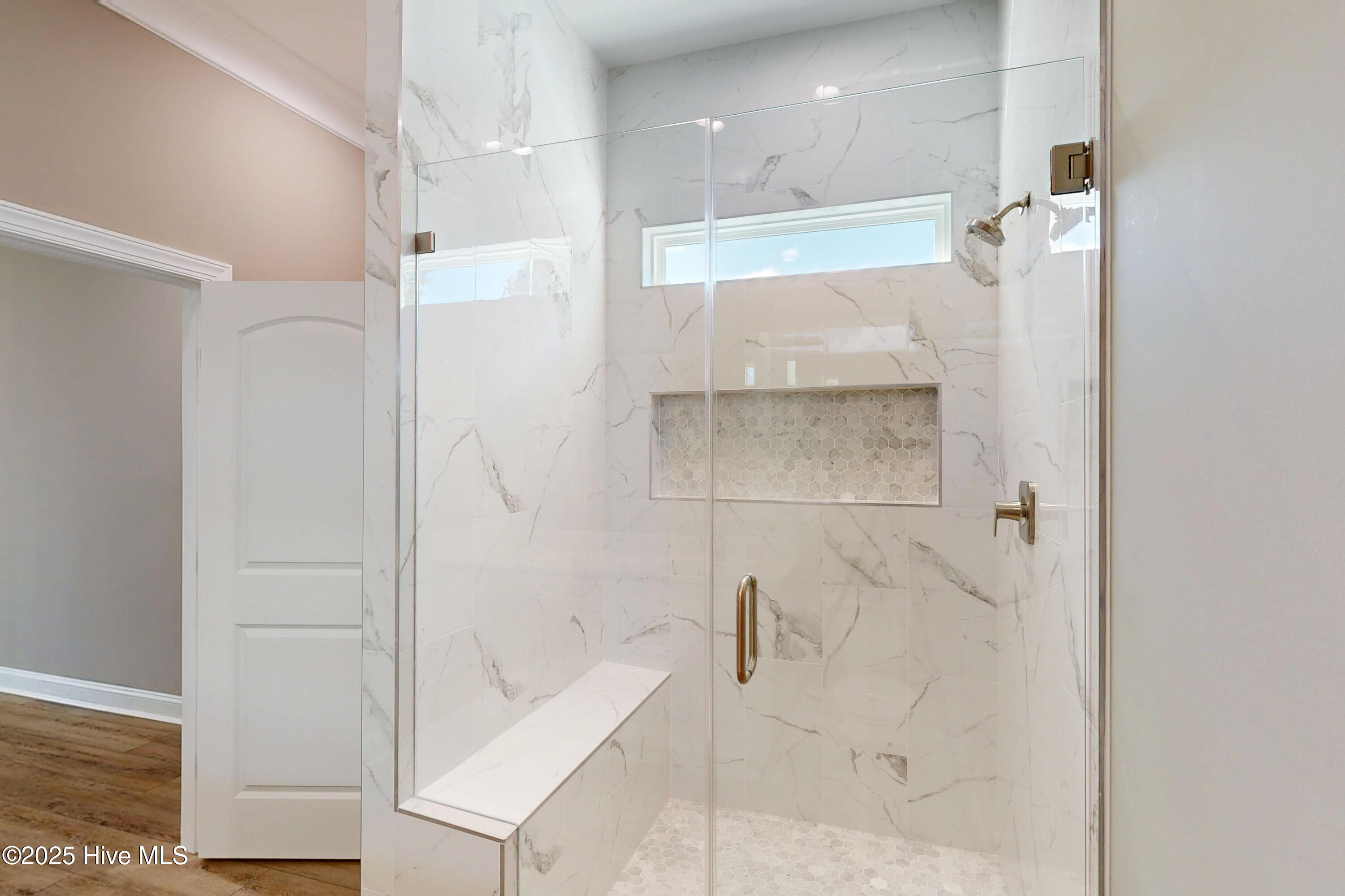 100534156 | Photo 26