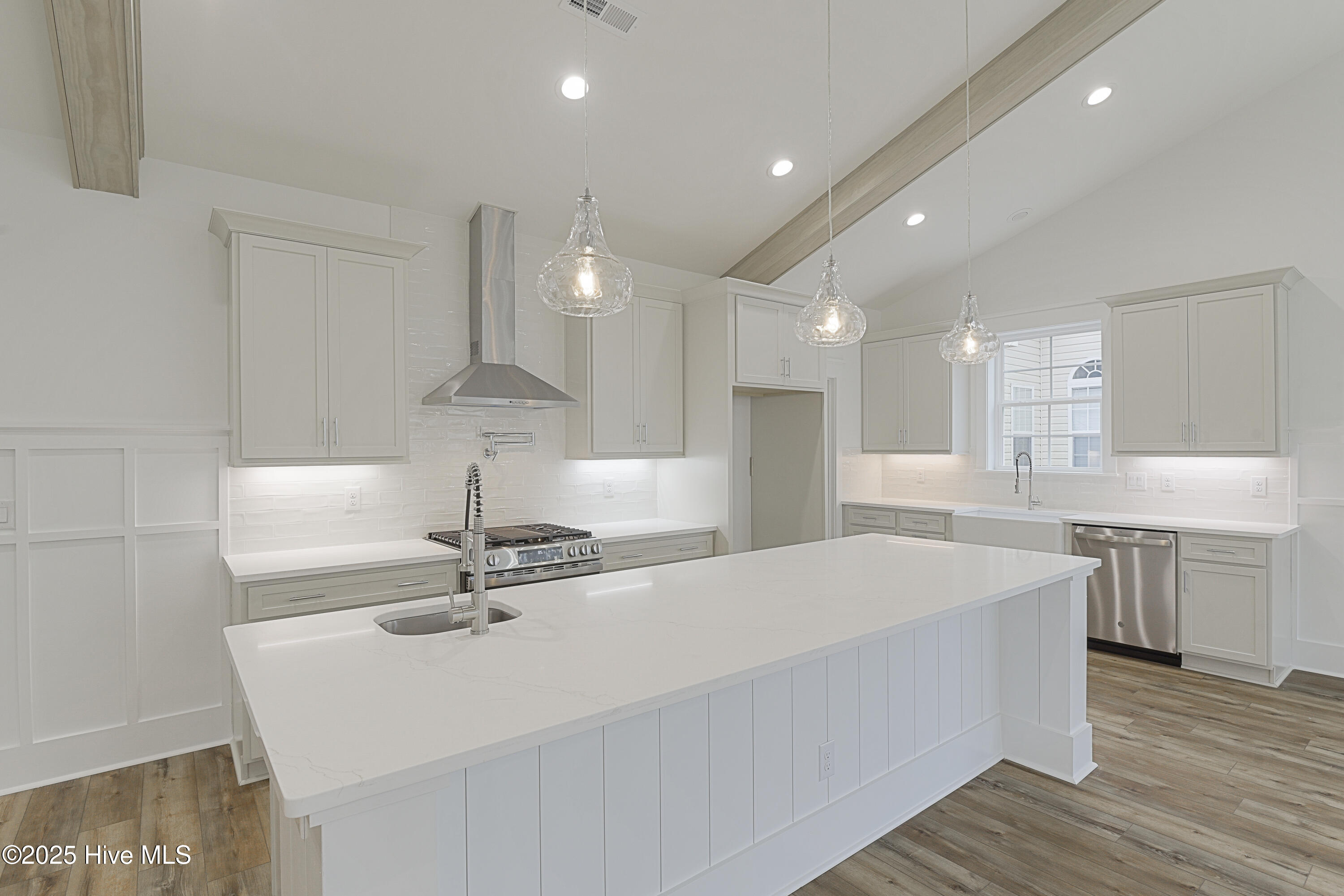 100520217 | Photo 14