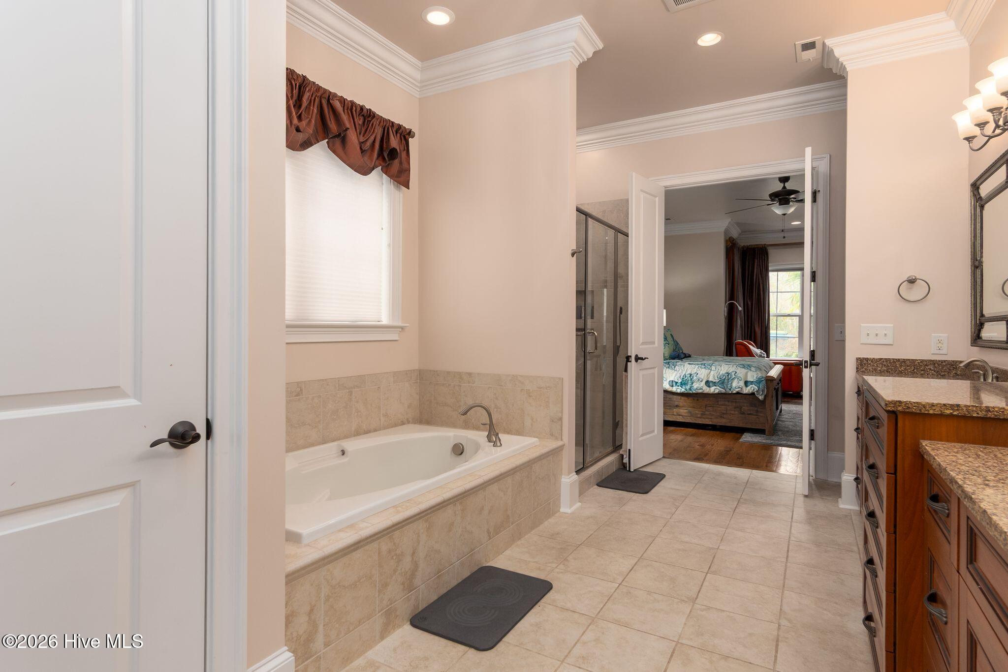 100556327 | Photo 25