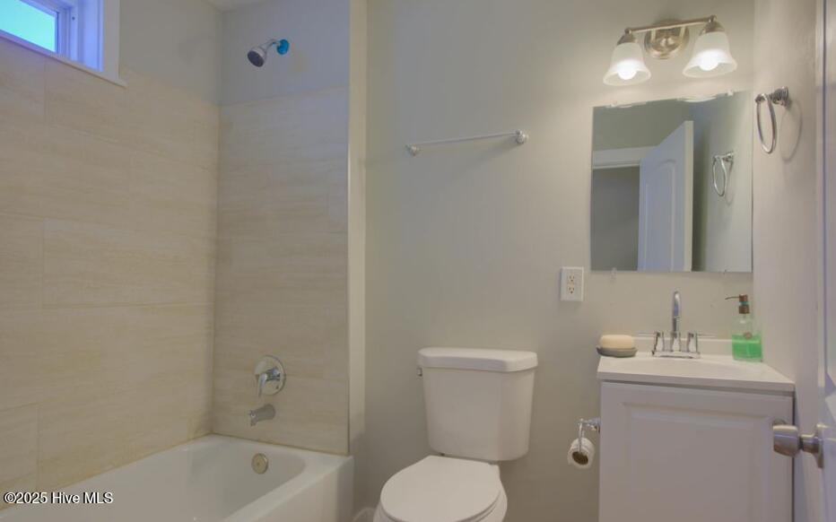 100540000 | Photo 17