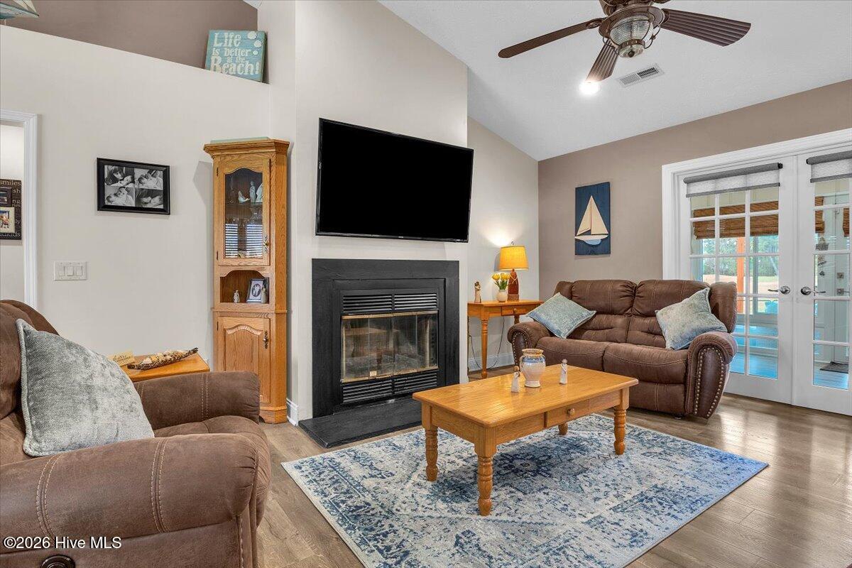 100563011 | Photo 11