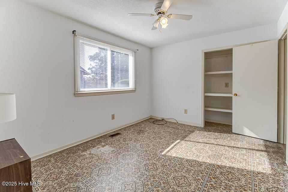 100541590 | Photo 13