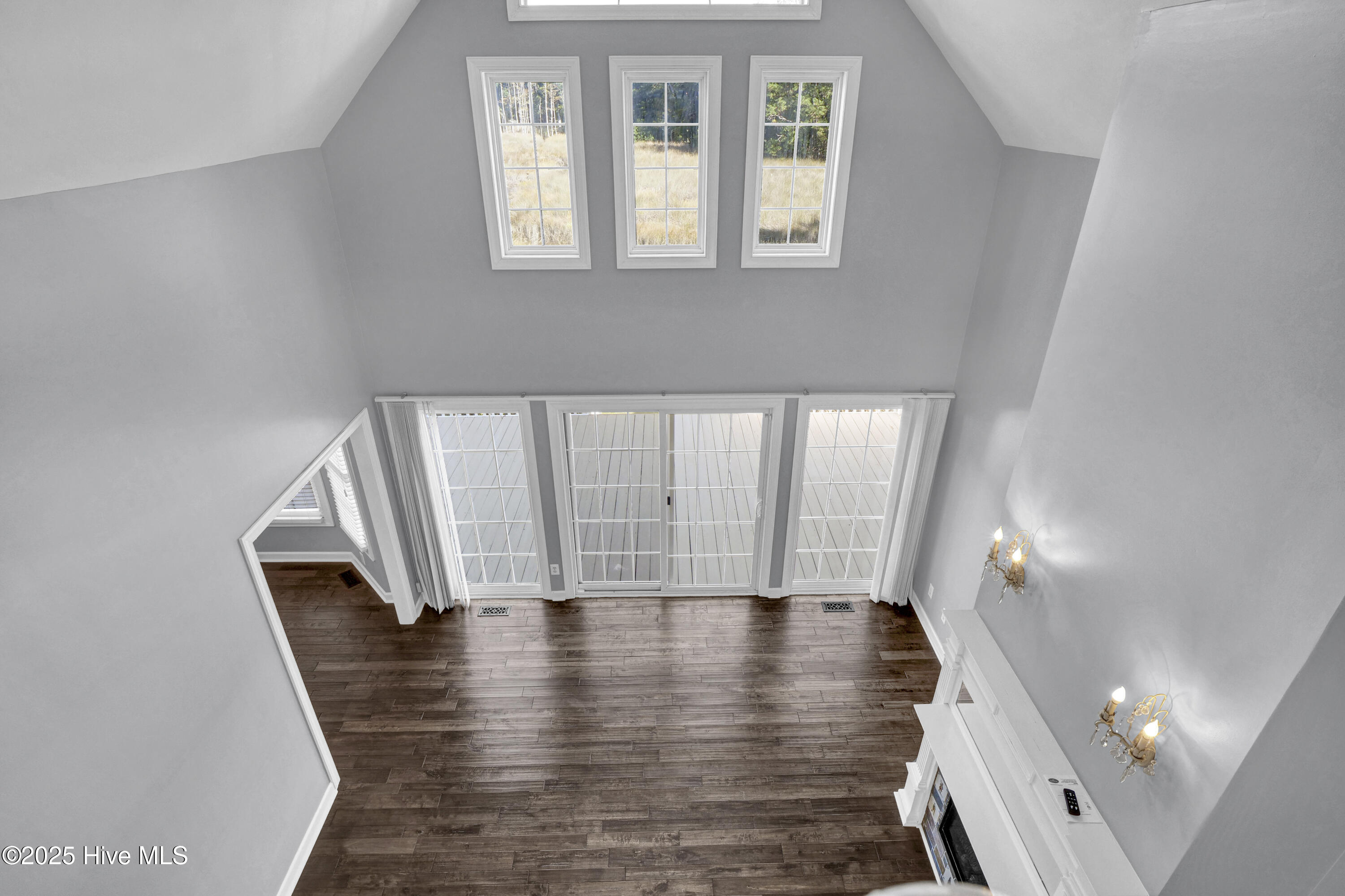 100535458 | Photo 37