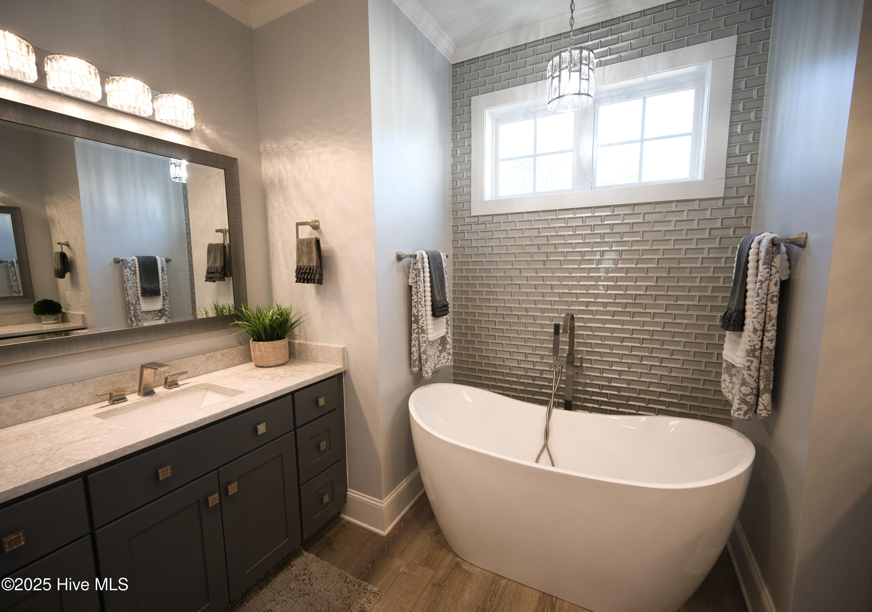 100546521 | Photo 52