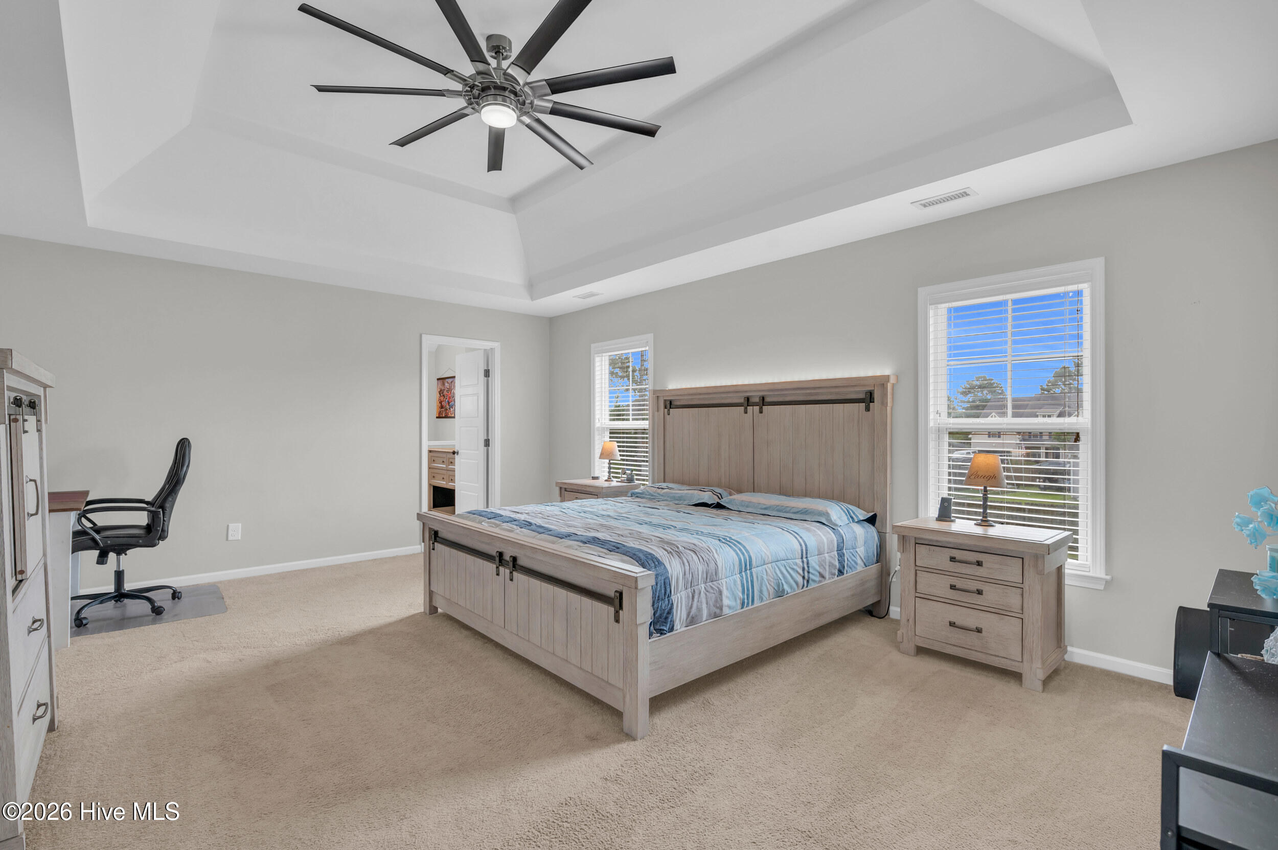 100550798 | Photo 25