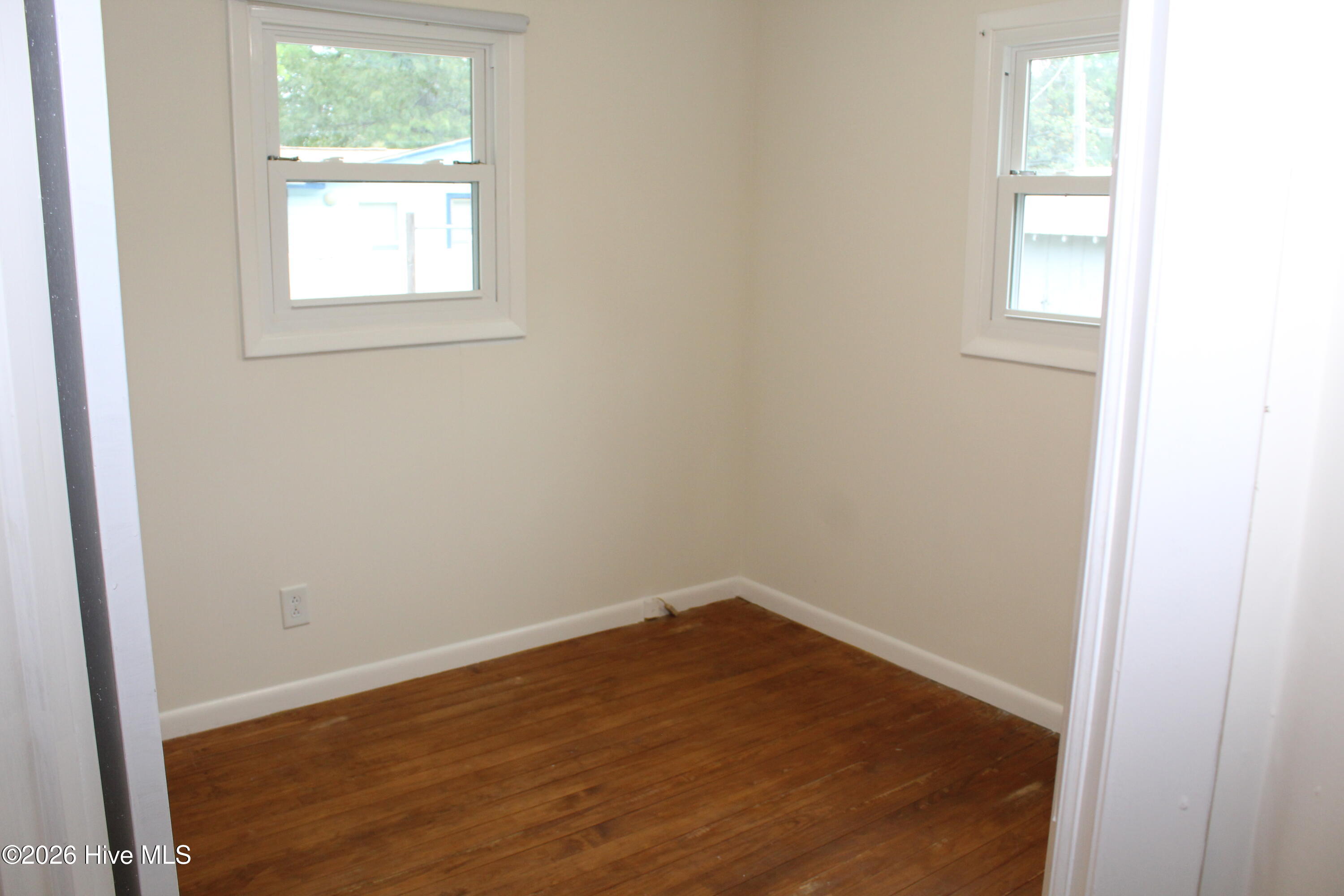 100570069 | Photo 15