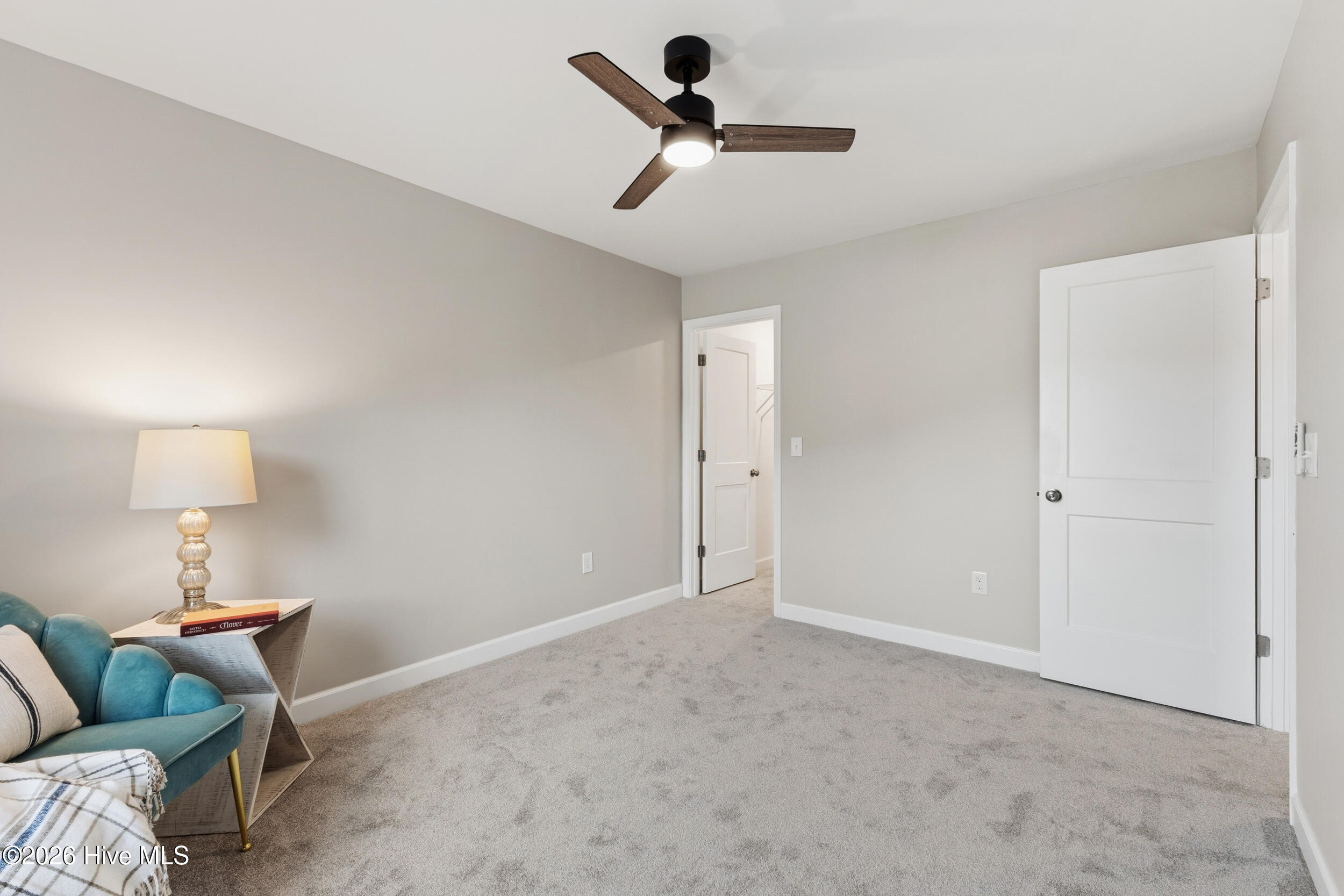 100558693 | Photo 28