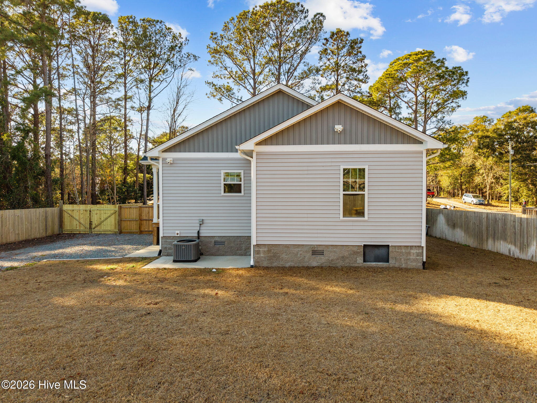 100548399 | Photo 49