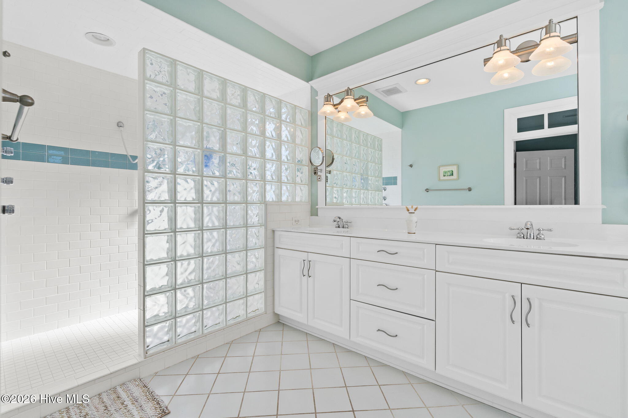 100550804 | Photo 24