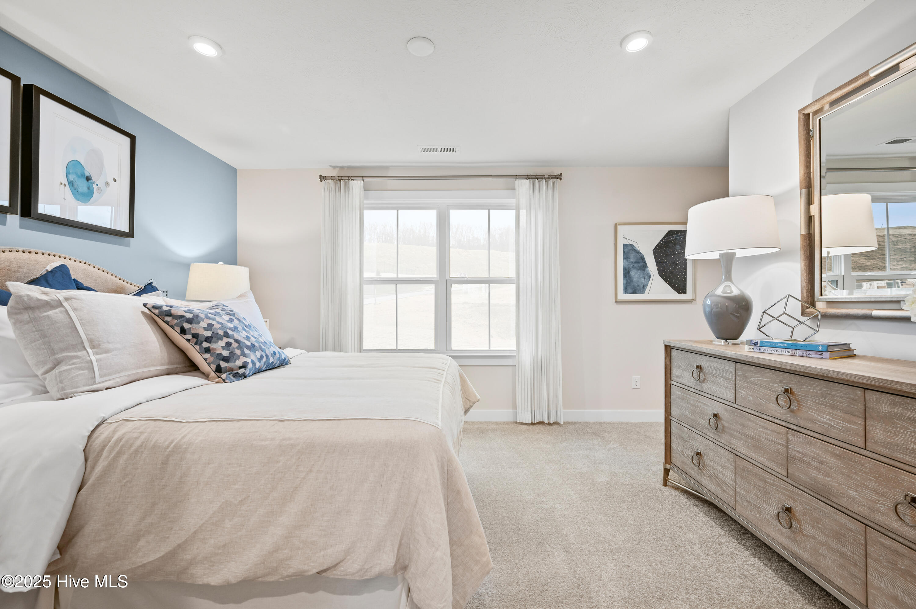 100548016 | Photo 22