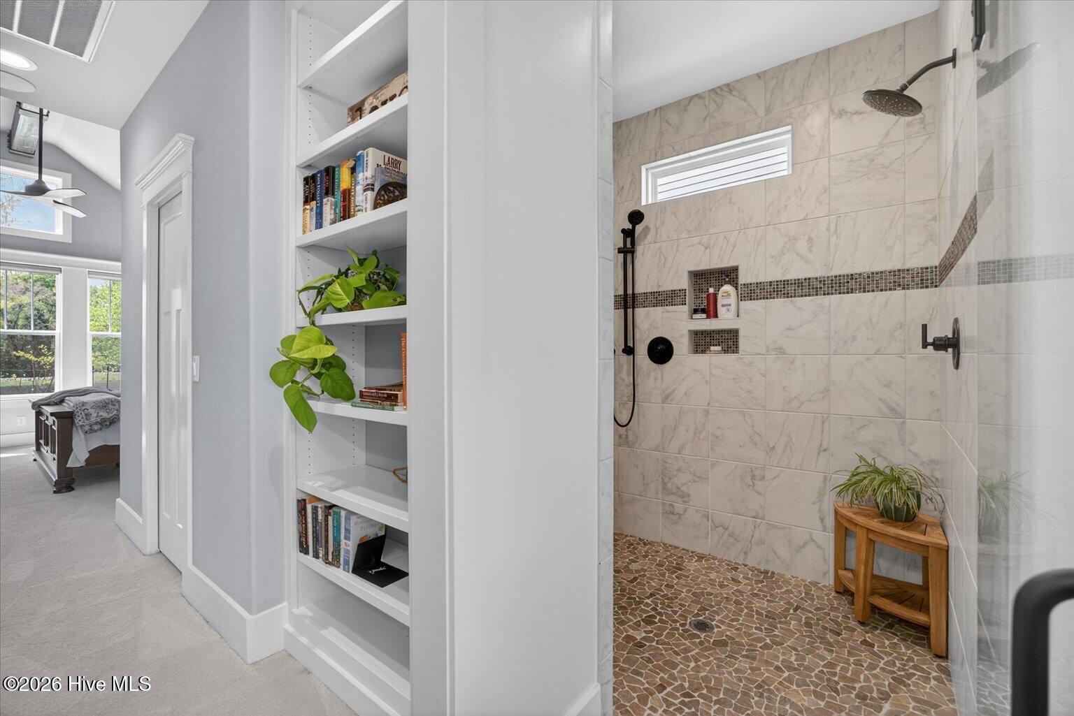 100566266 | Photo 36