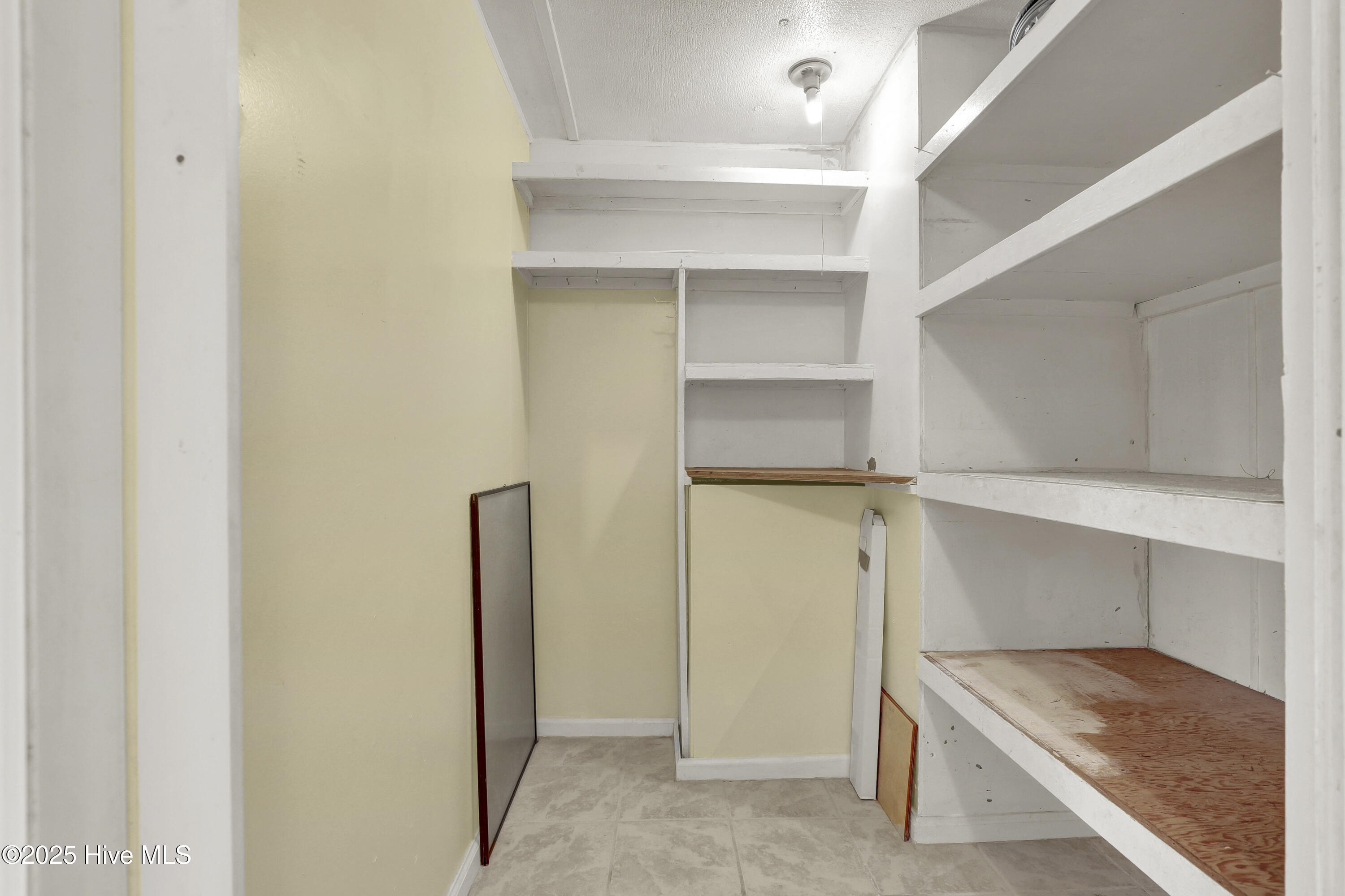 100567322 | Photo 19