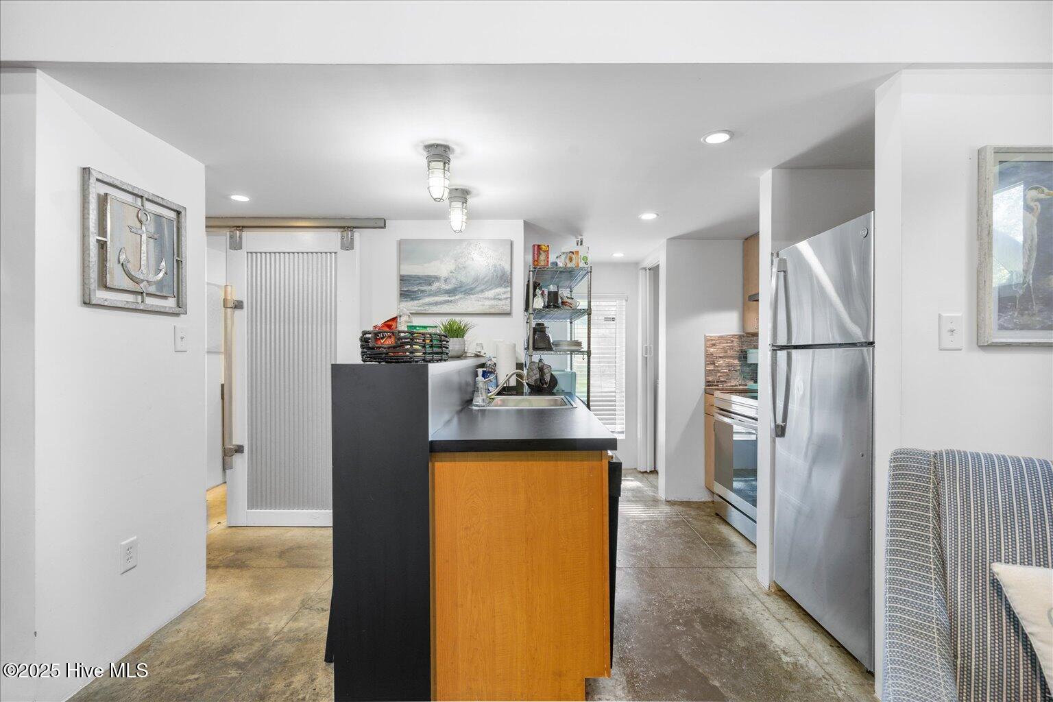 100528295 | Photo 28