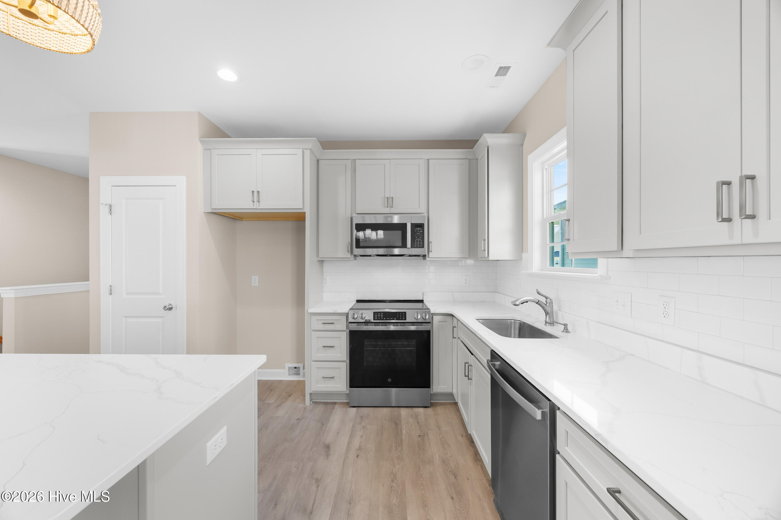 100545866 | Photo 29