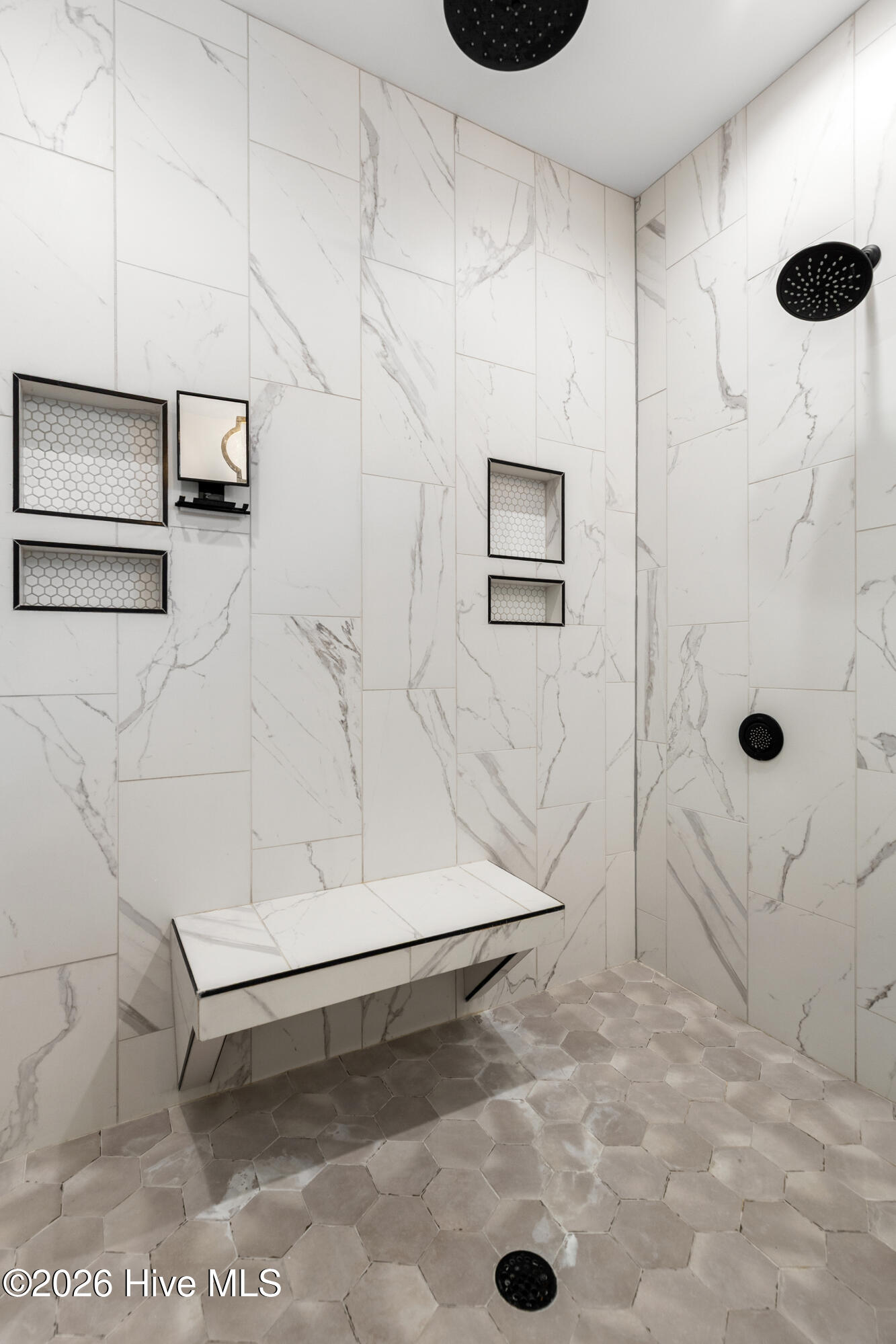 100562975 | Photo 37