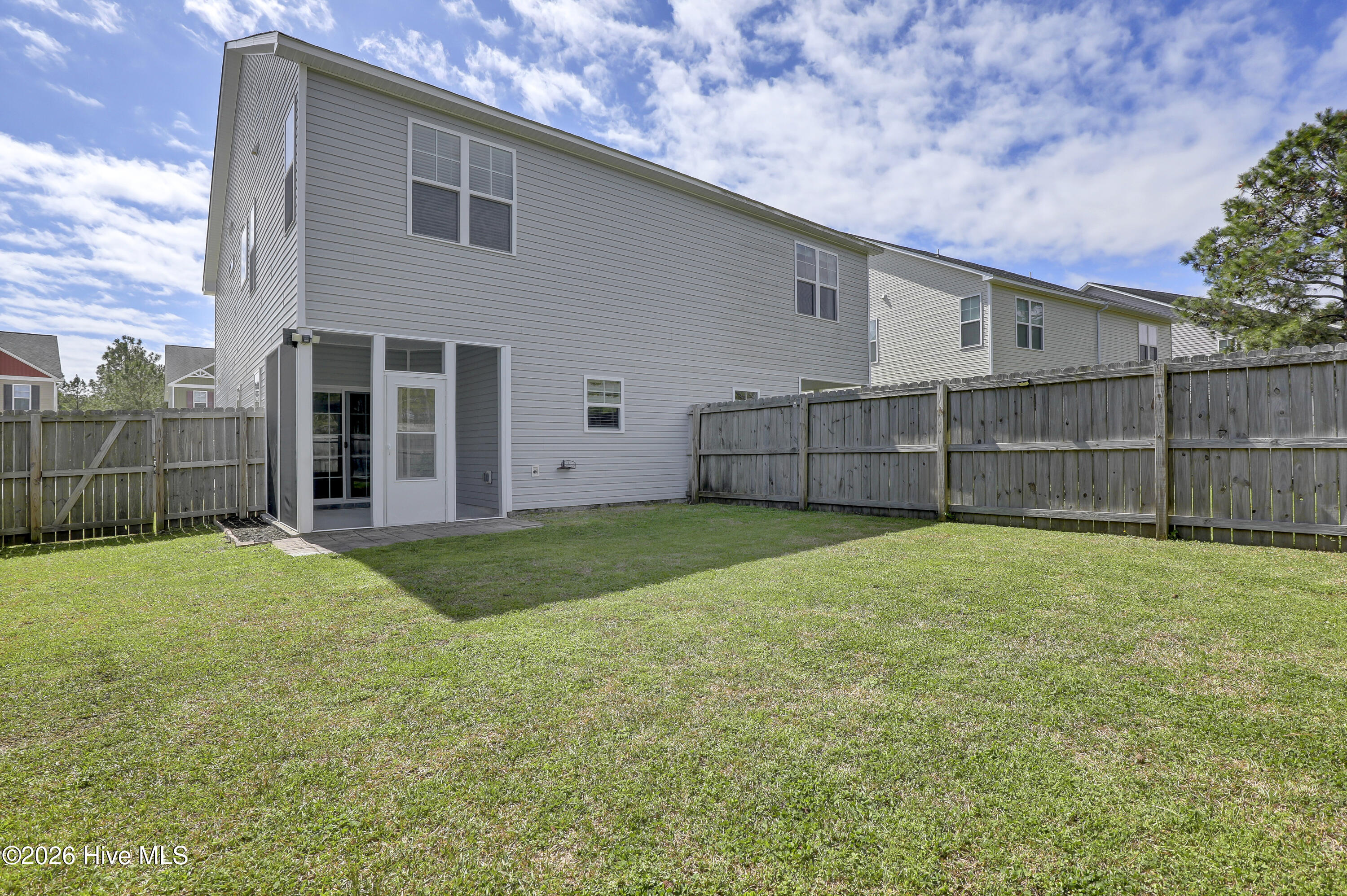 100560306 | Photo 29