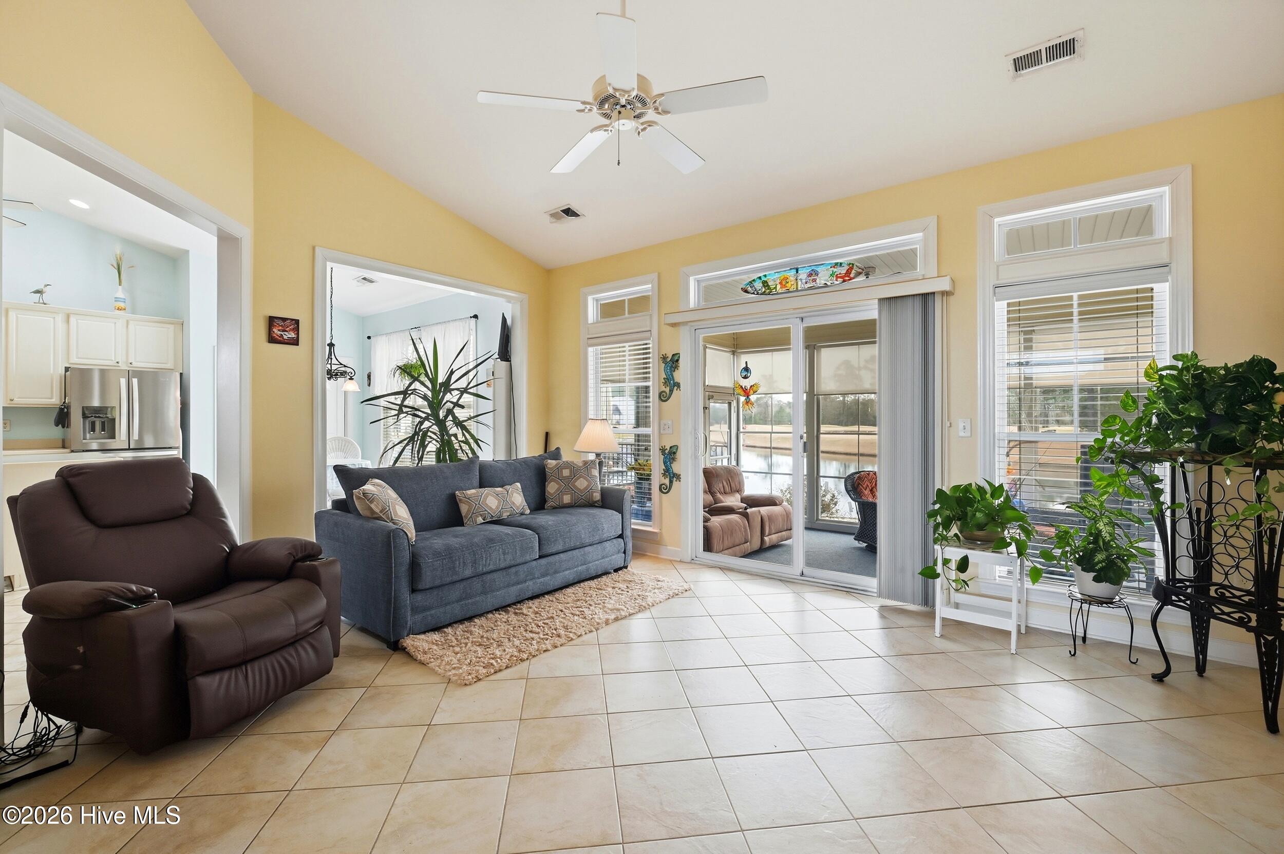 100553802 | Photo 11