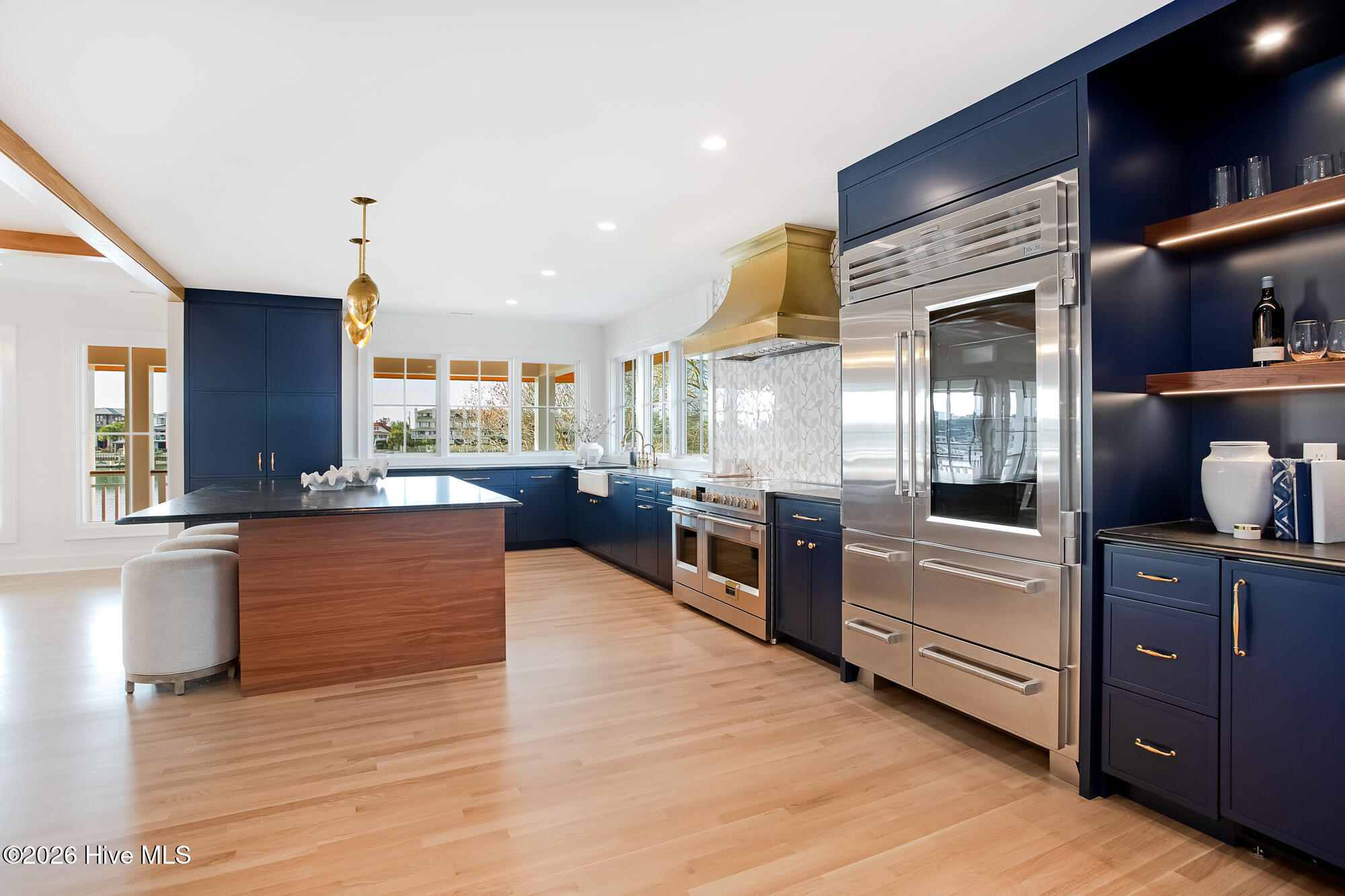 100550703 | Photo 19