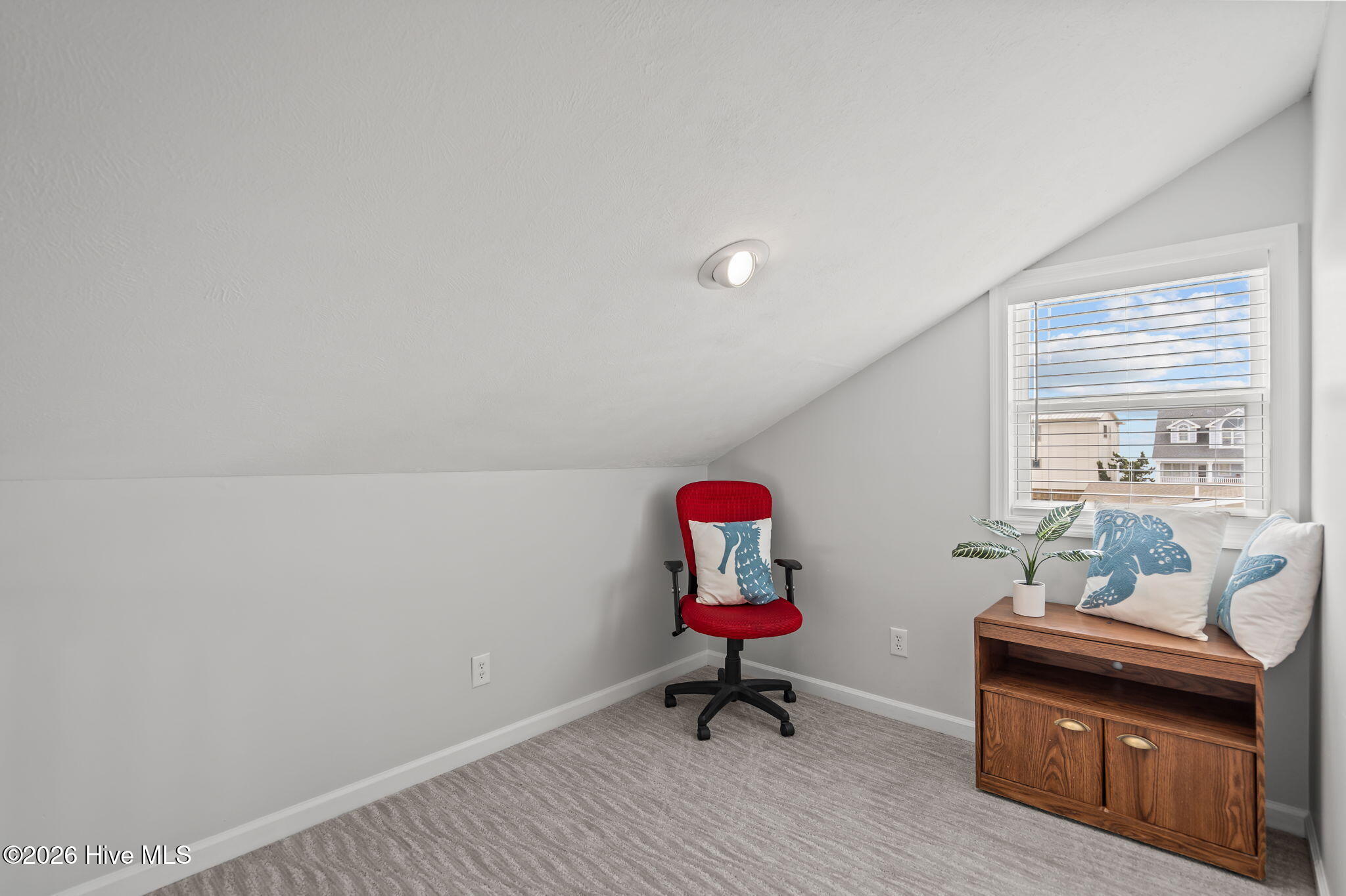 100562748 | Photo 28