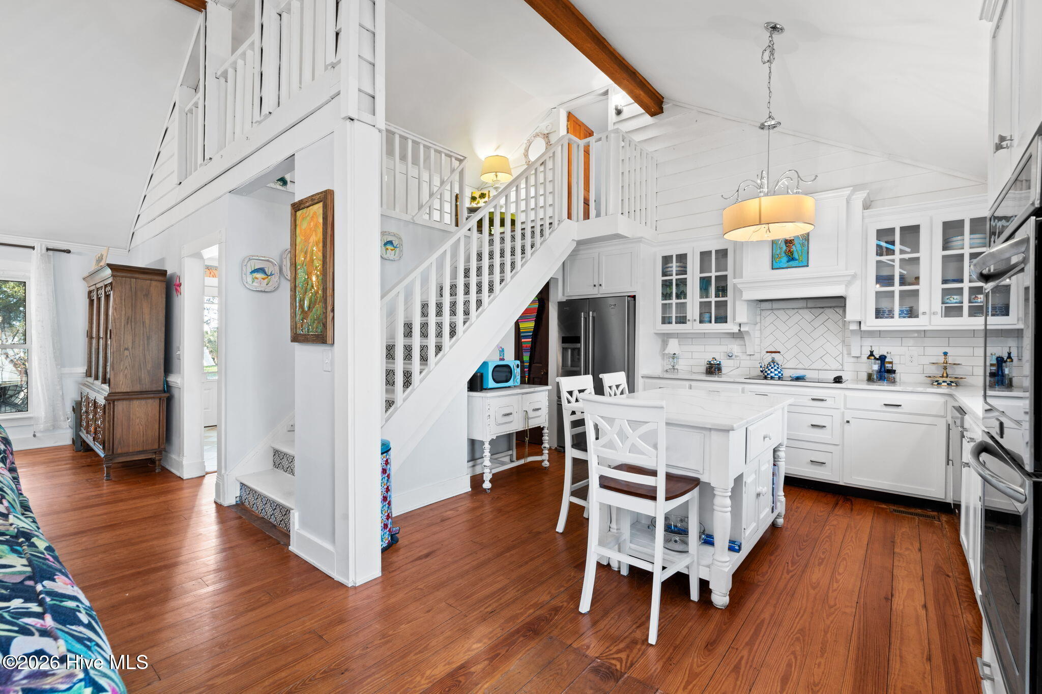 100562668 | Photo 14