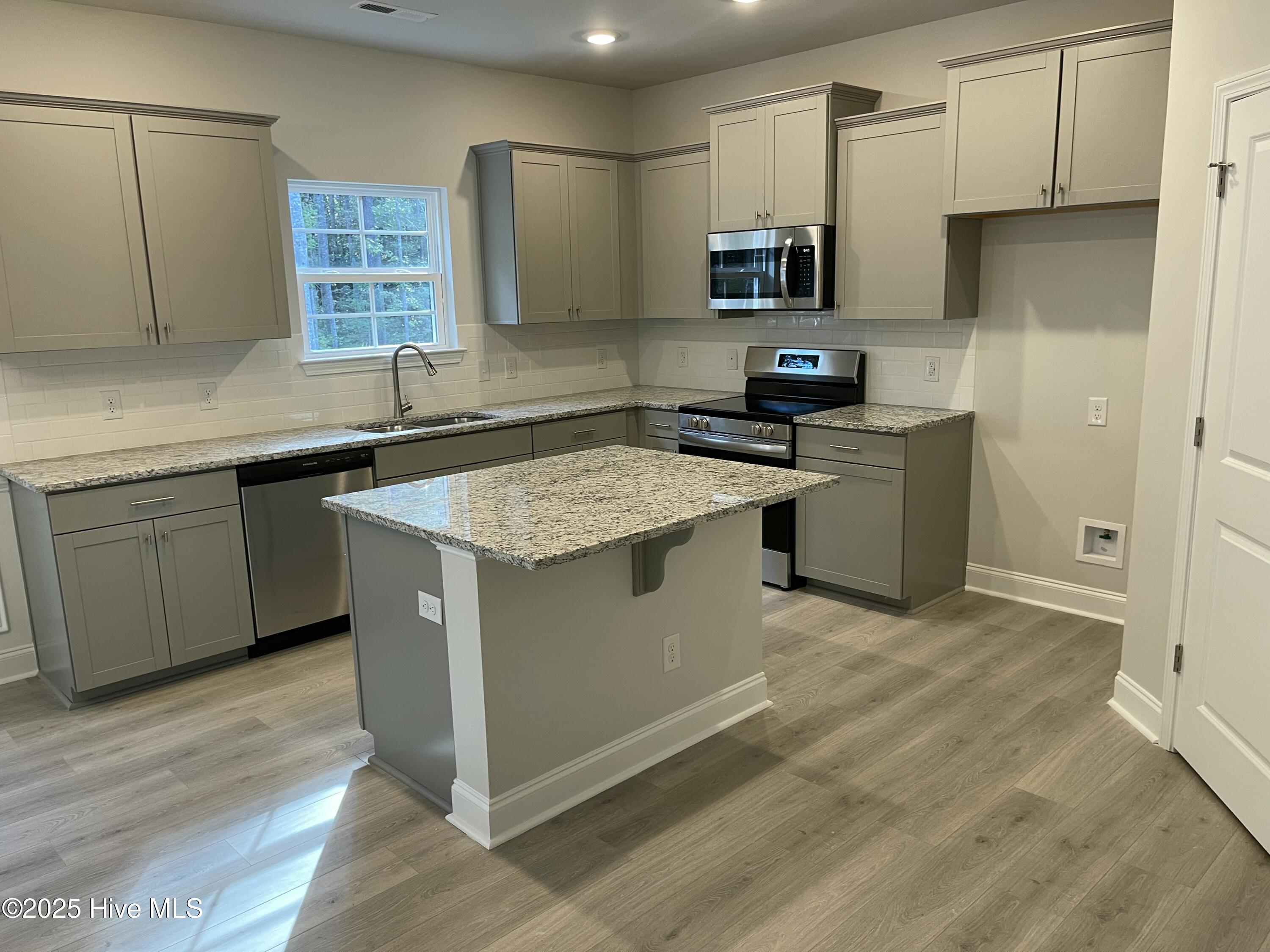 100422269 | Photo 32