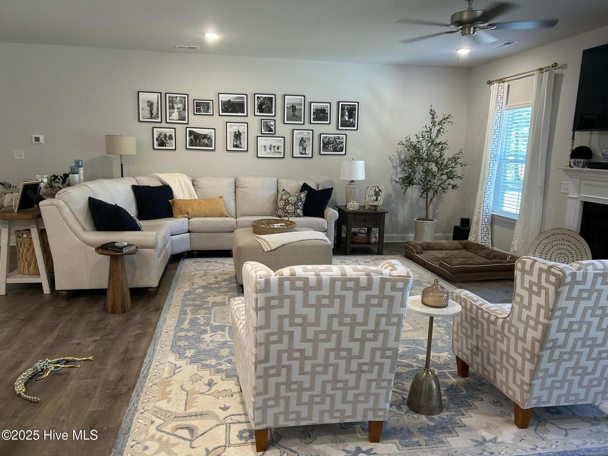 Austin - 1108 Living room