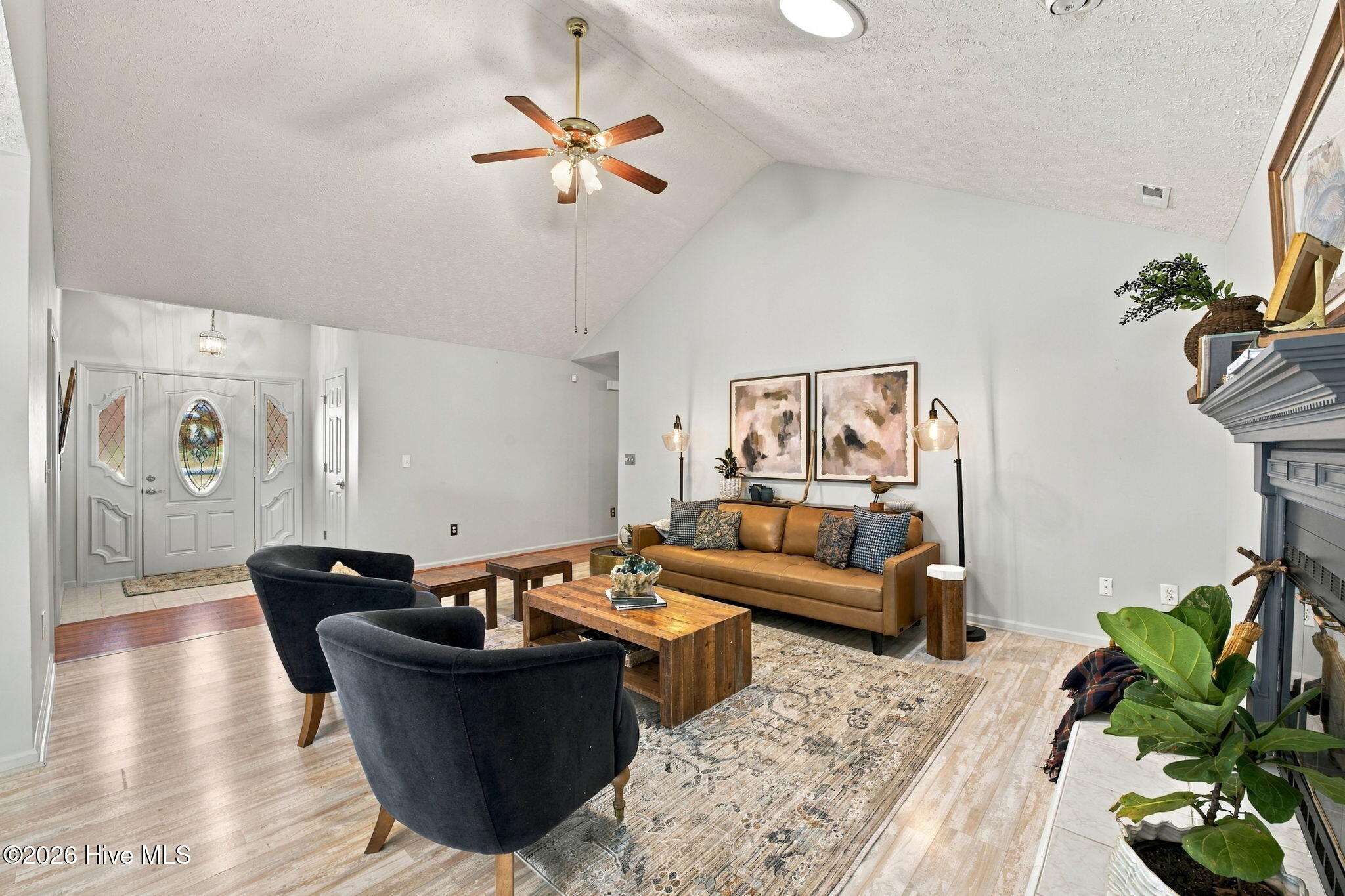 100612913 | Photo 3