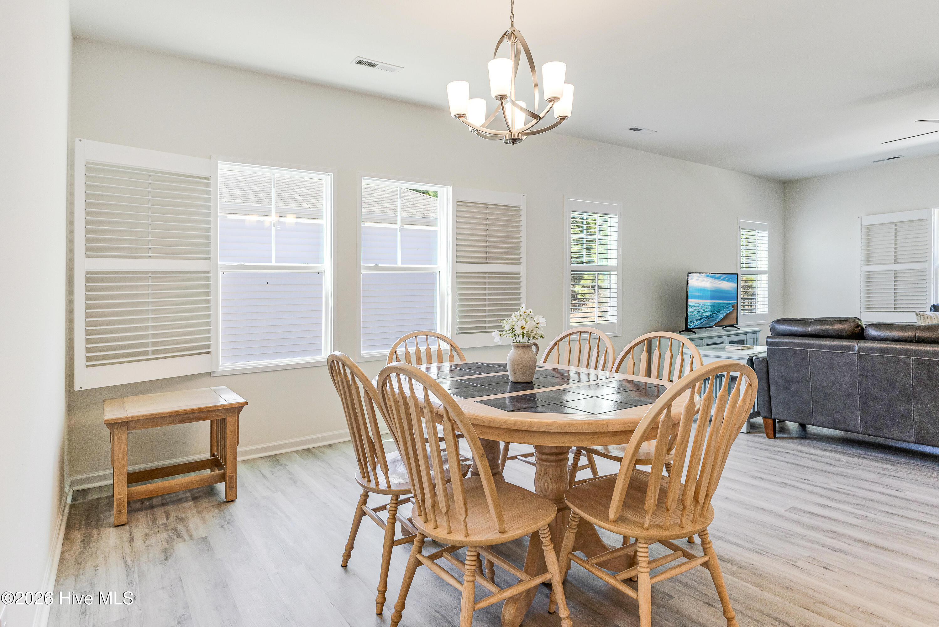 100562750 | Photo 15