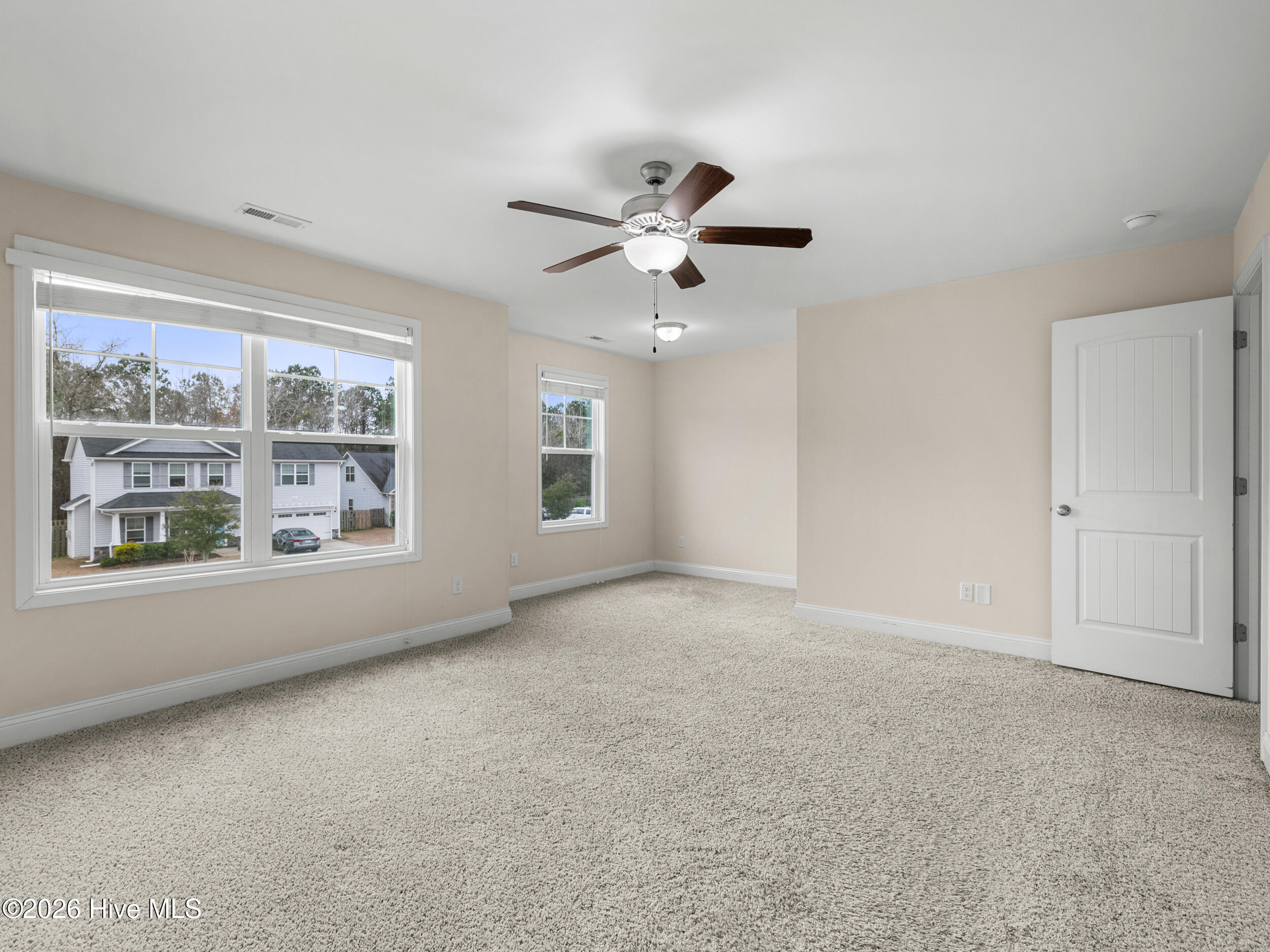 100548772 | Photo 34