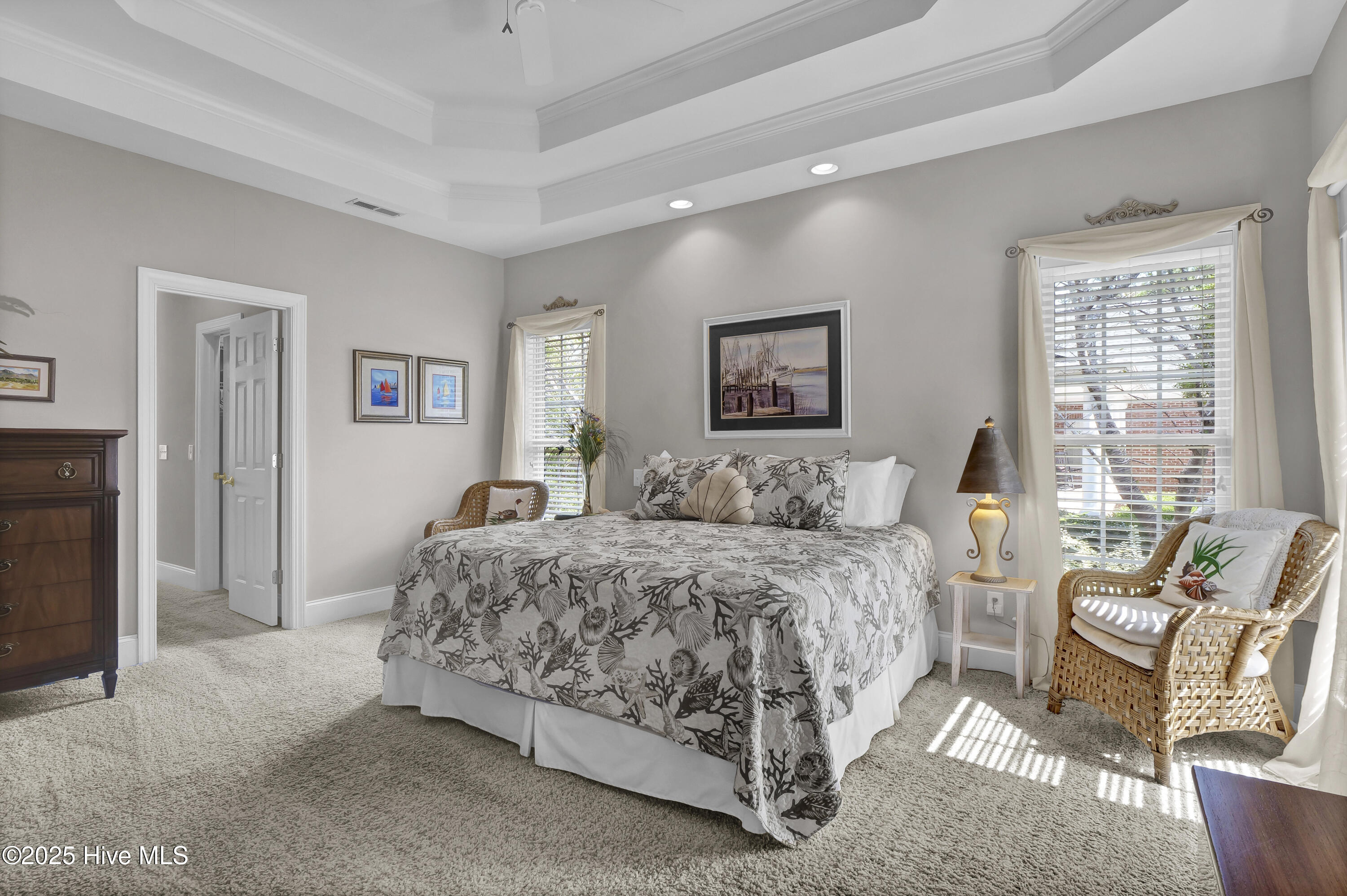 100533946 | Photo 26