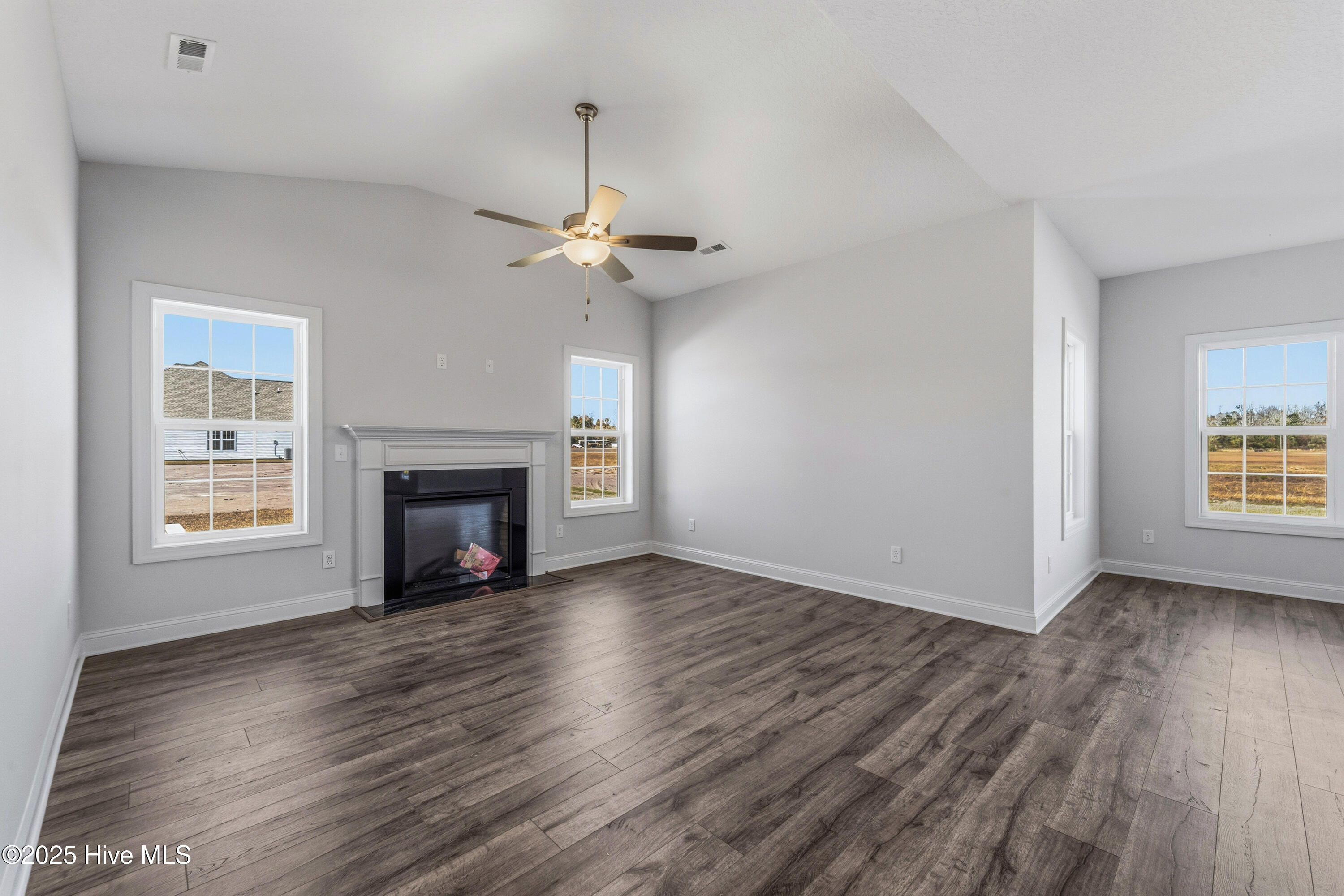 100507168 | Photo 14