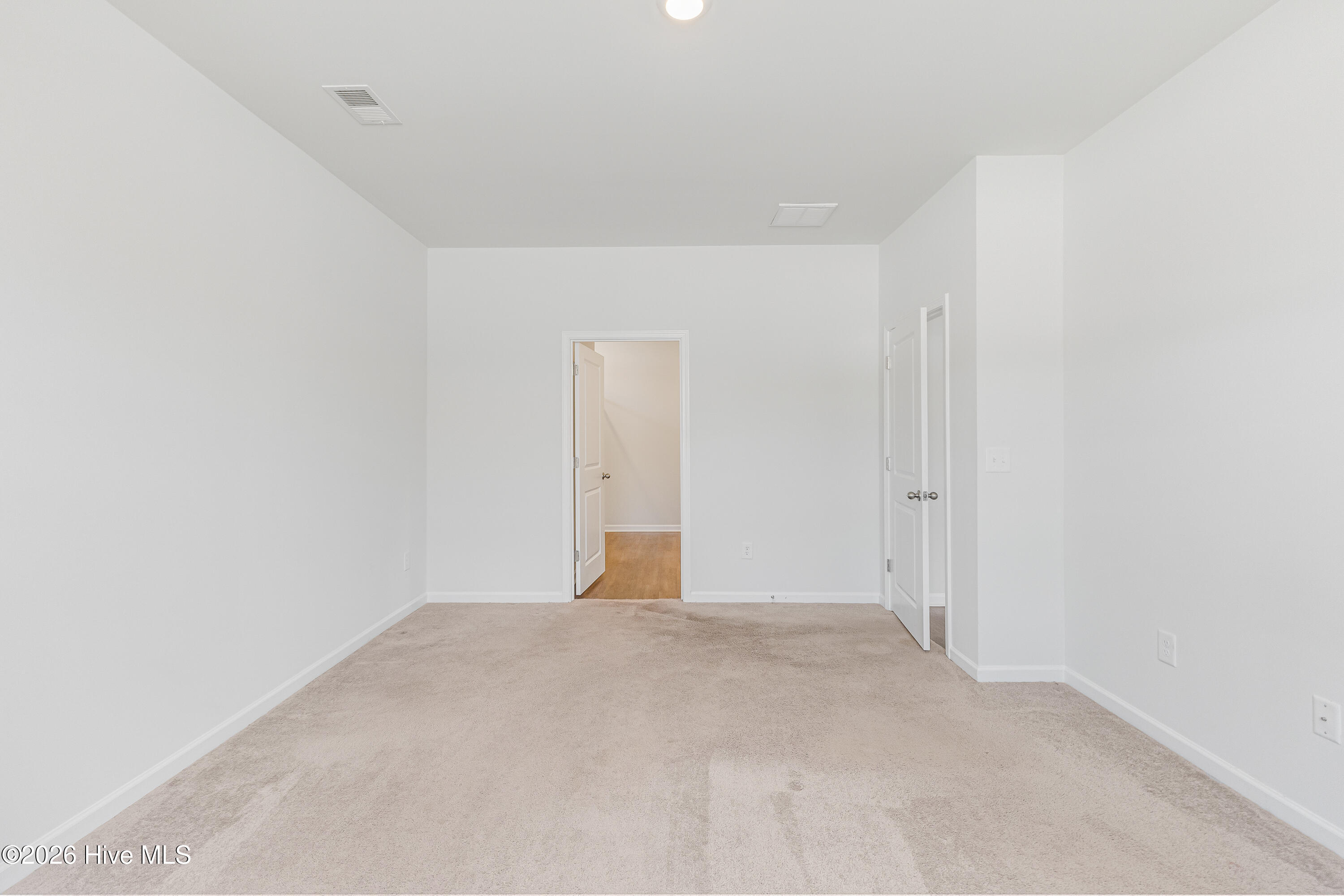 100521011 | Photo 25