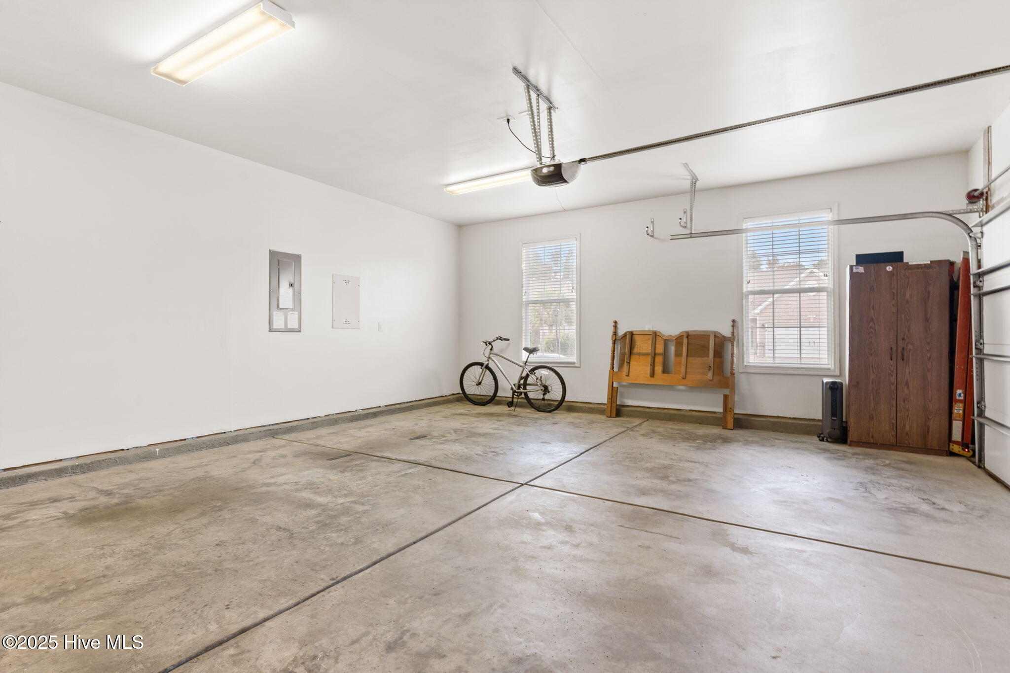 100540486 | Photo 37