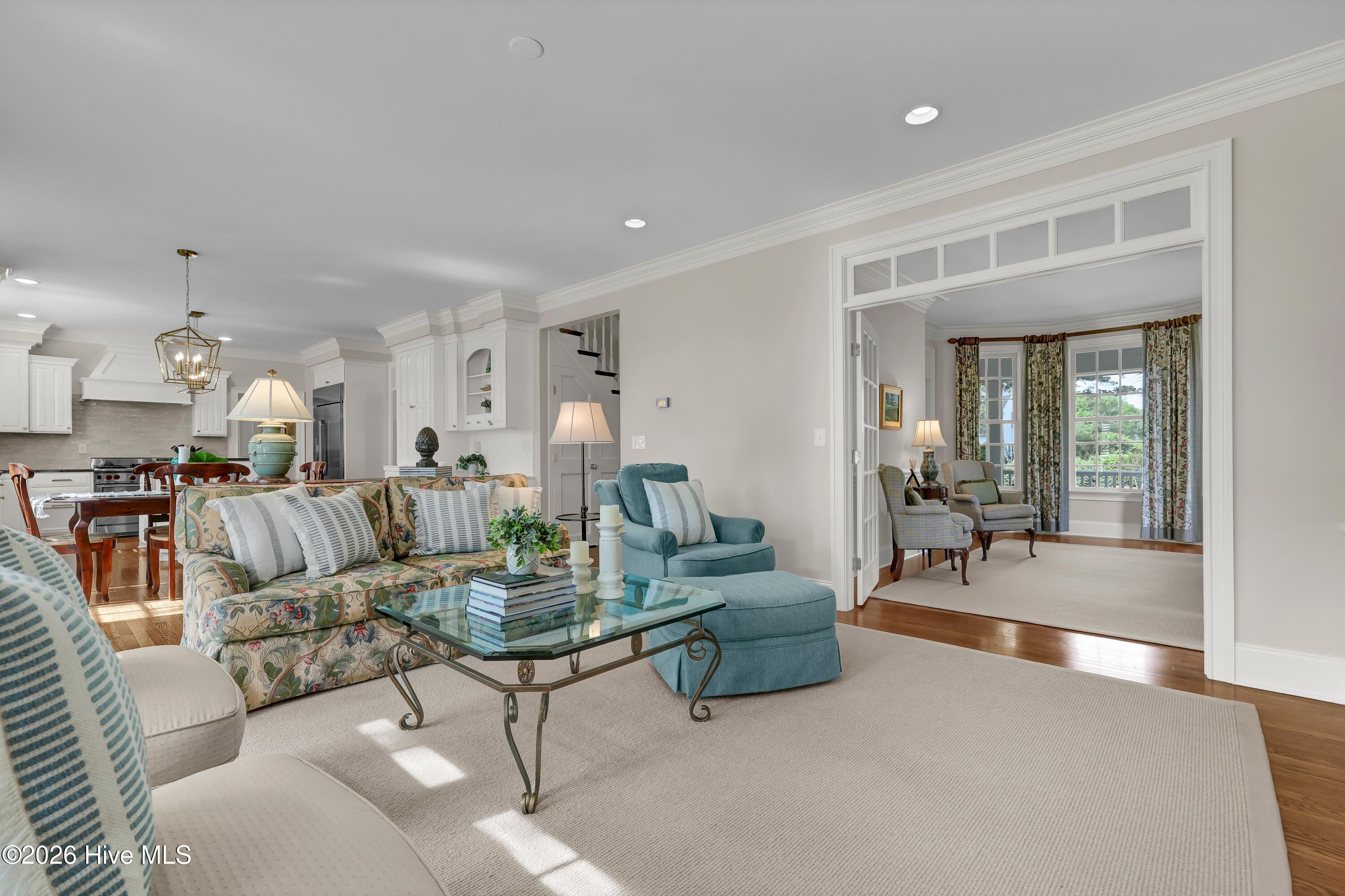 100569370 | Photo 15