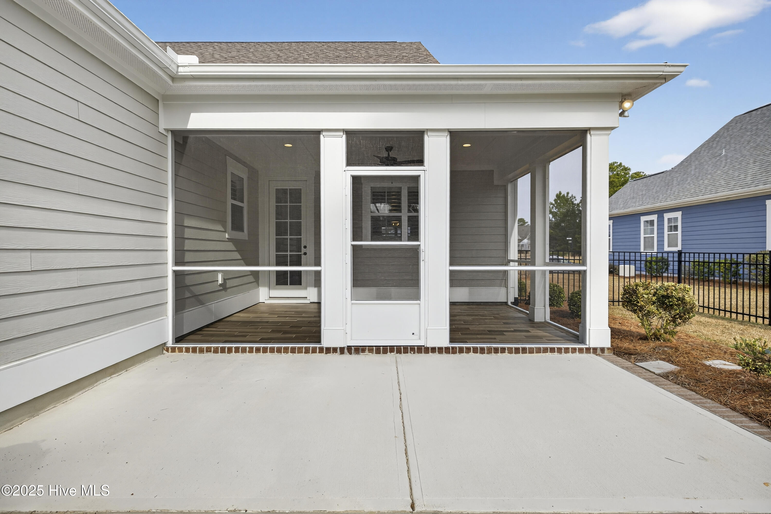 100547164 | Photo 40