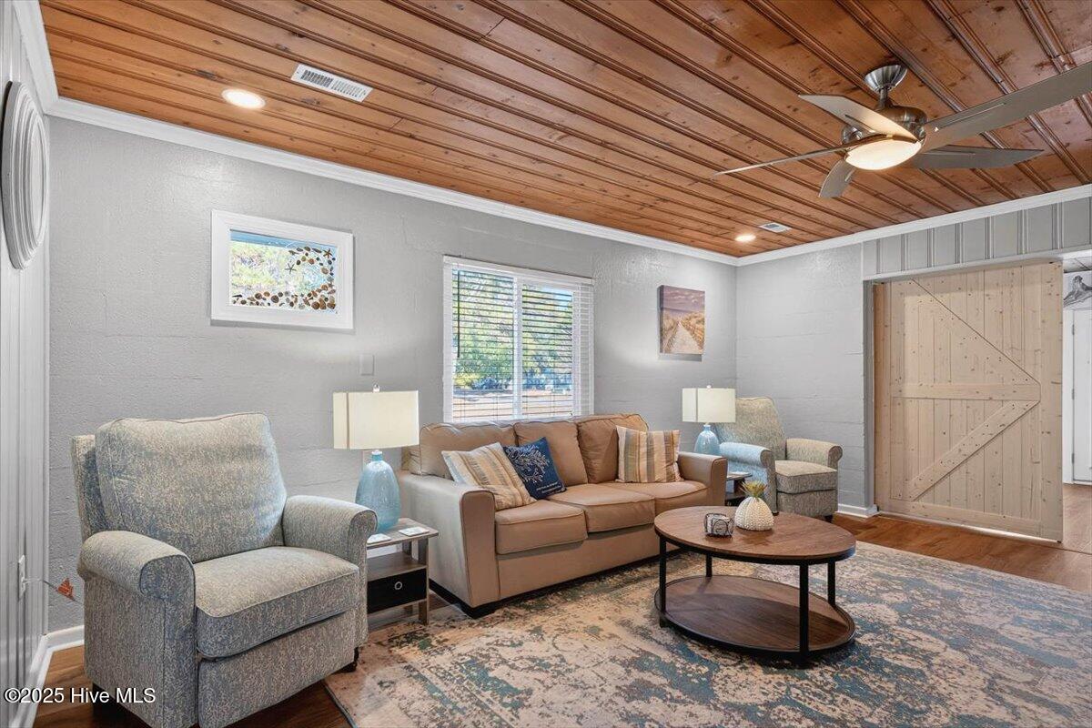 100547366 | Photo 12