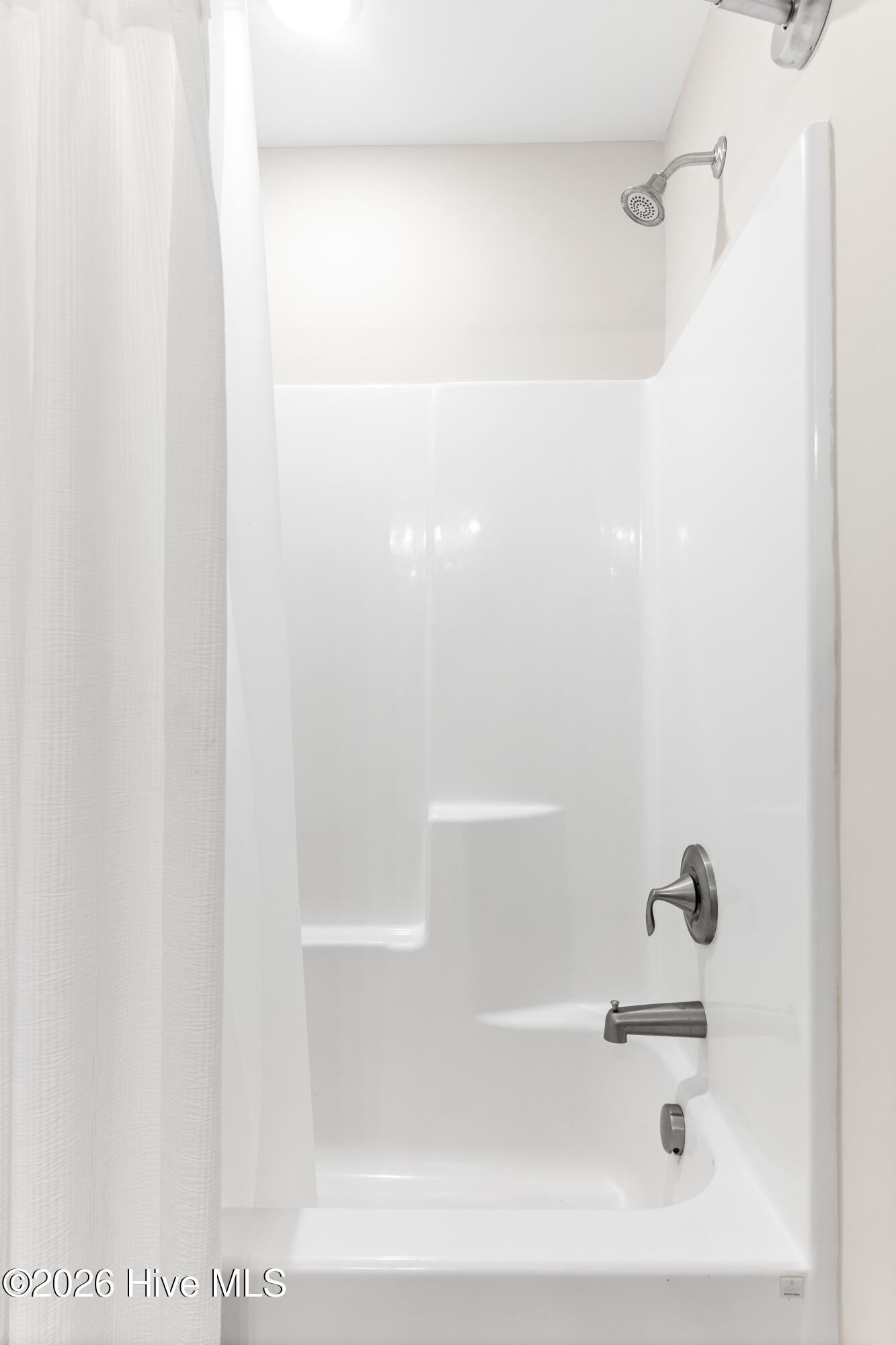 100561079 | Photo 35