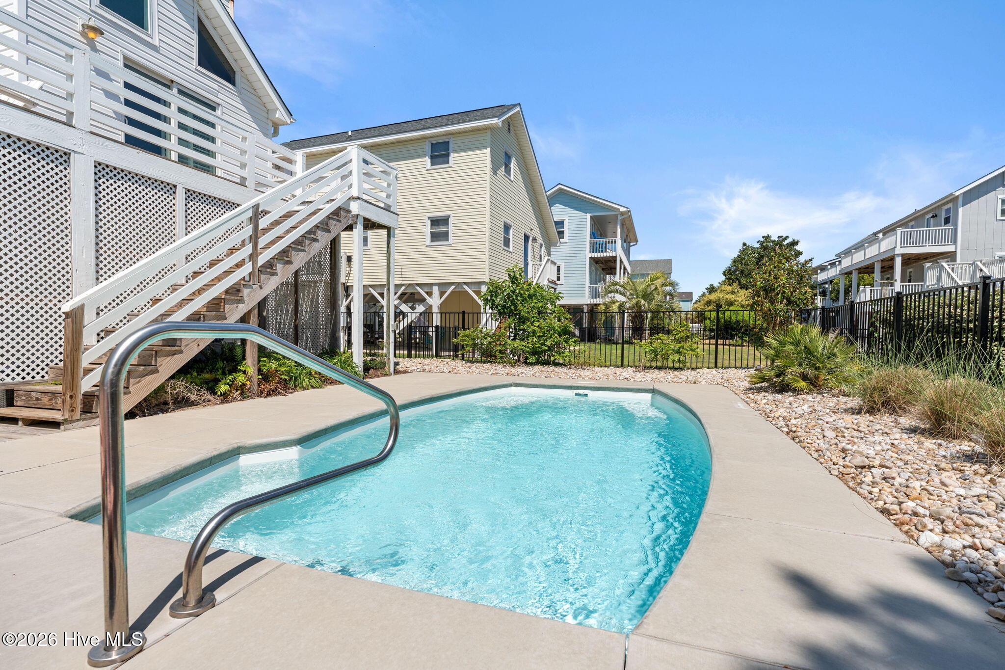 100568335 | Photo 27