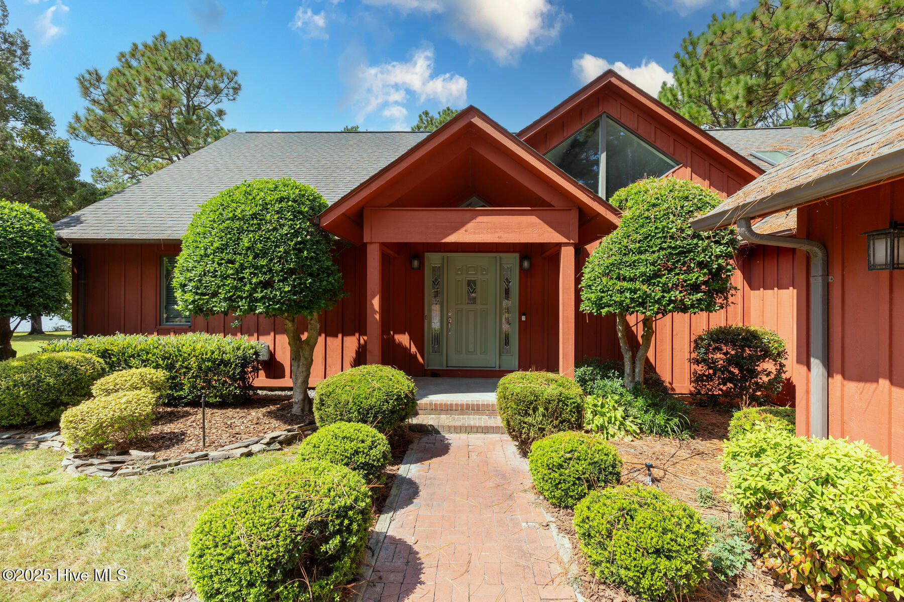 Homes for sale in West End, NC | 121 Lakeview Pt, West End, NC 27376 | MLS# 100531420