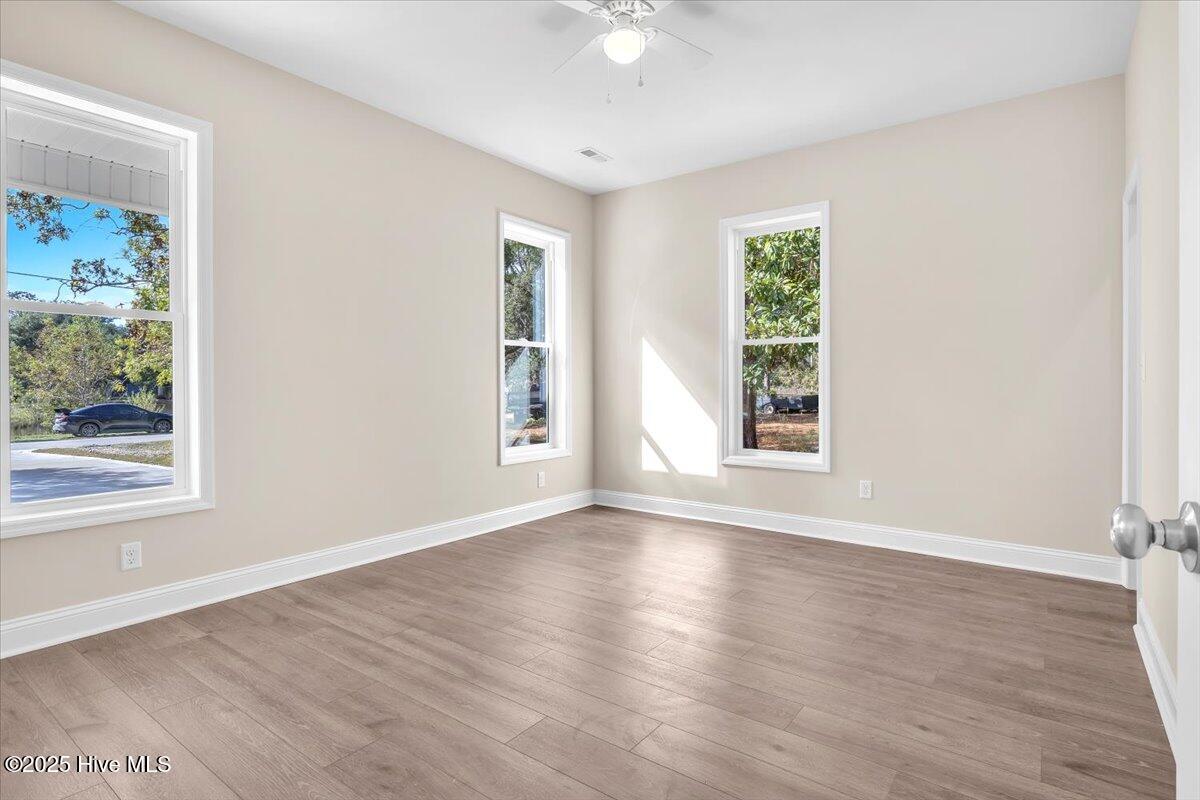 100531647 | Photo 15